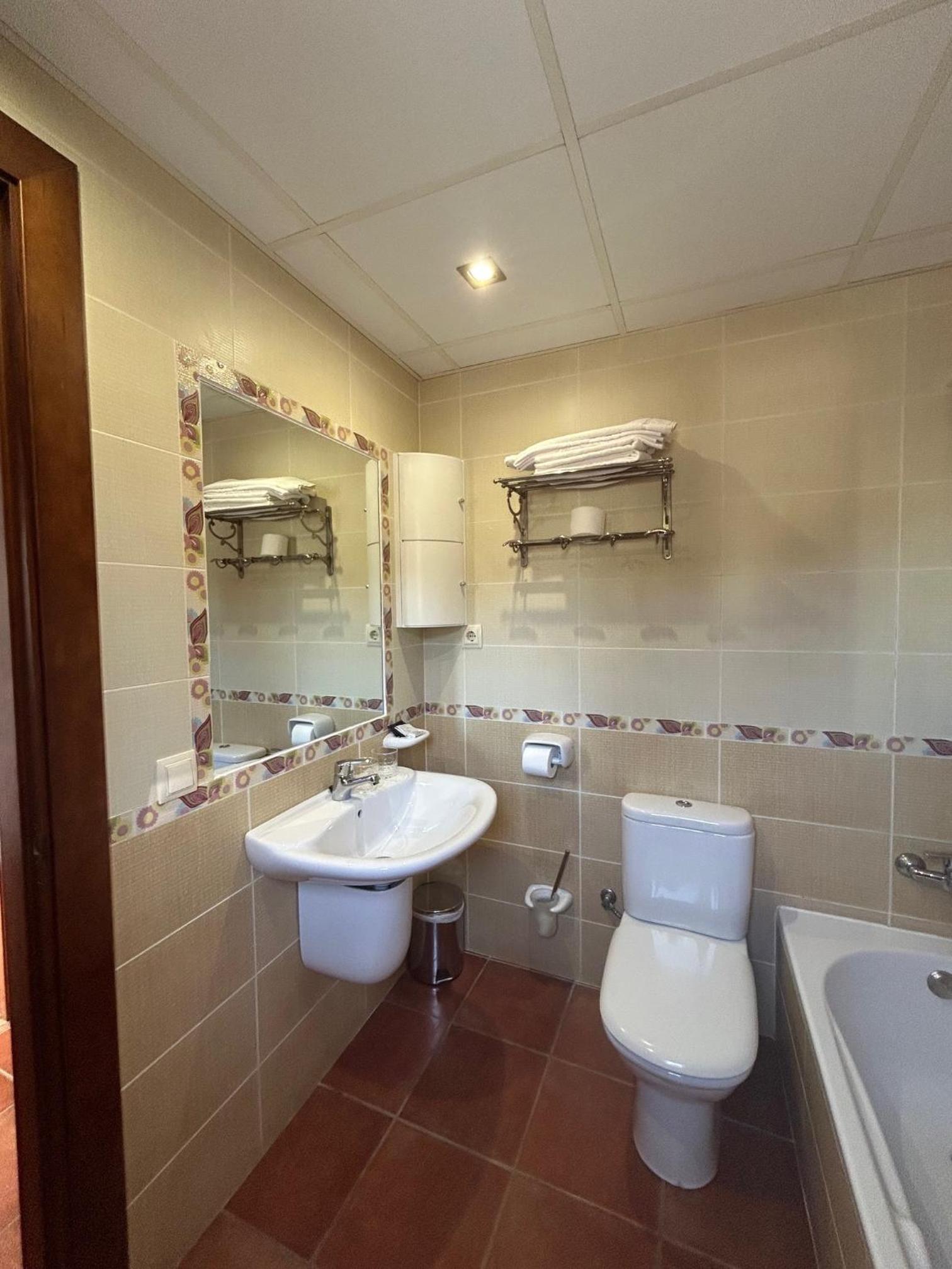 One-Bedroom Apartment with City View photo 3