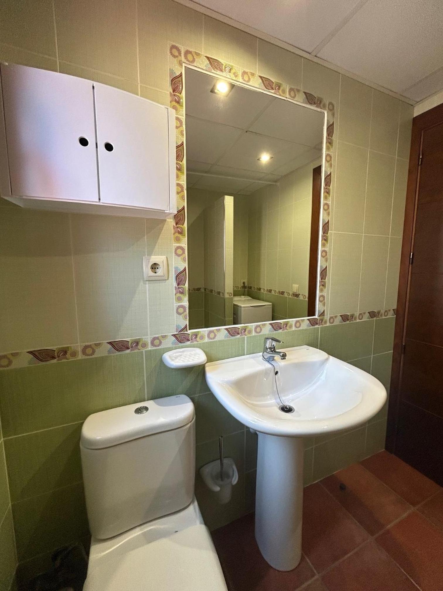 One-Bedroom Apartment with City View photo 2