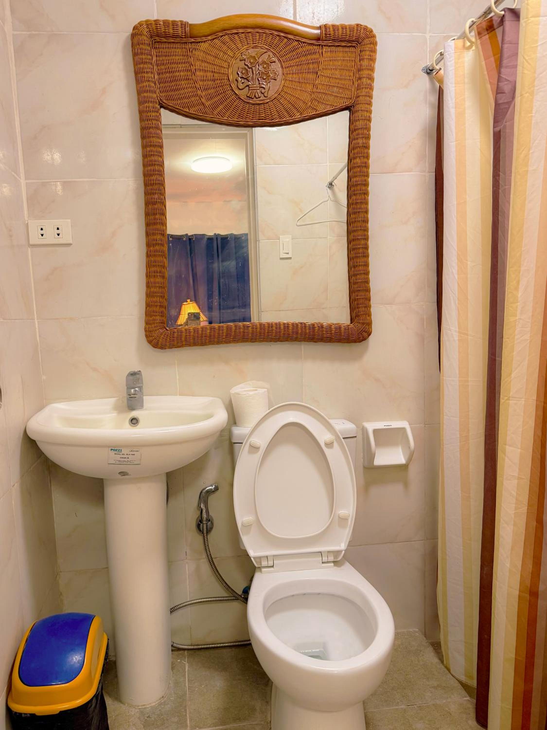 Single Room with Bathroom photo 2