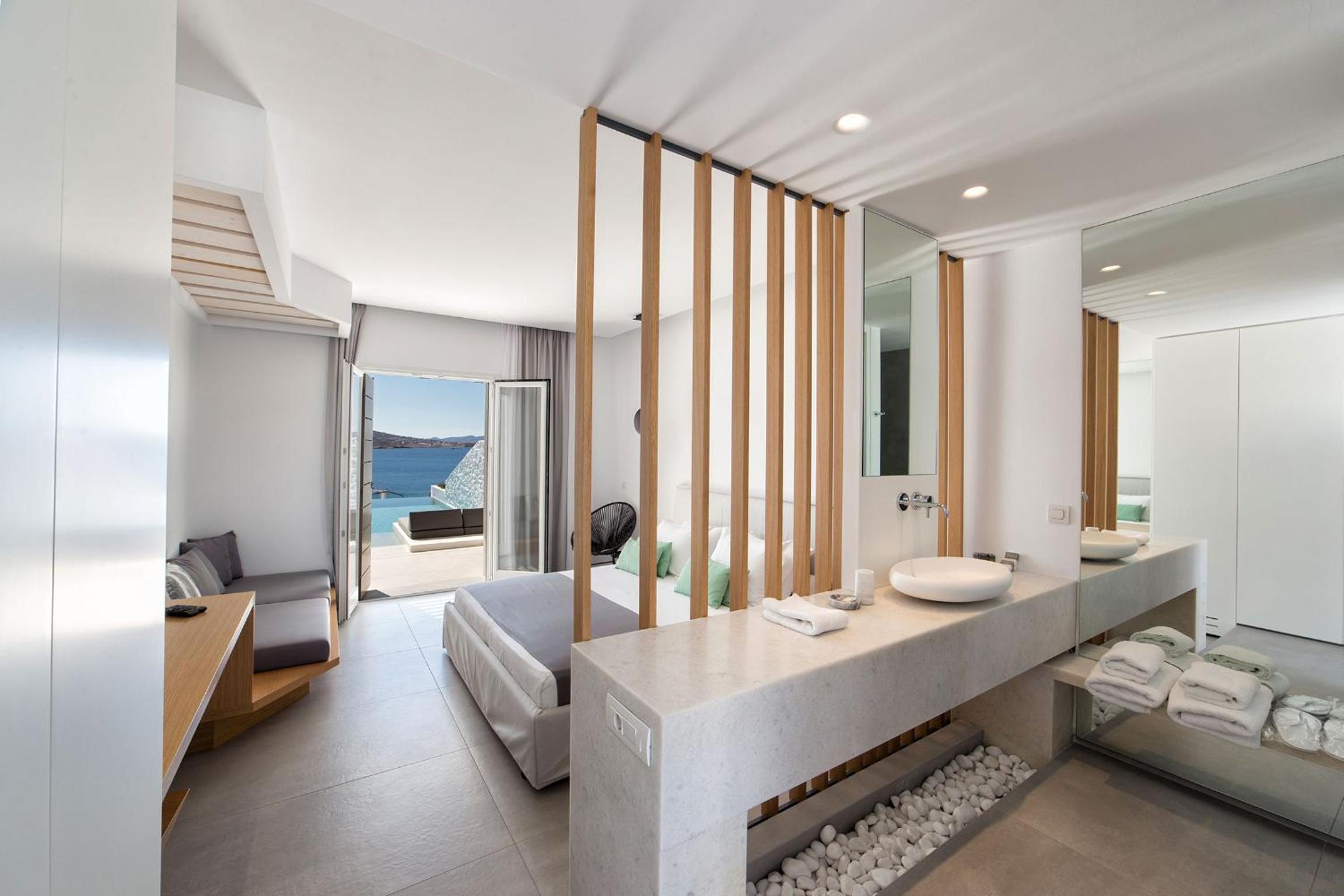 Superior Suite with Private Pool and Sea View - Photo 1