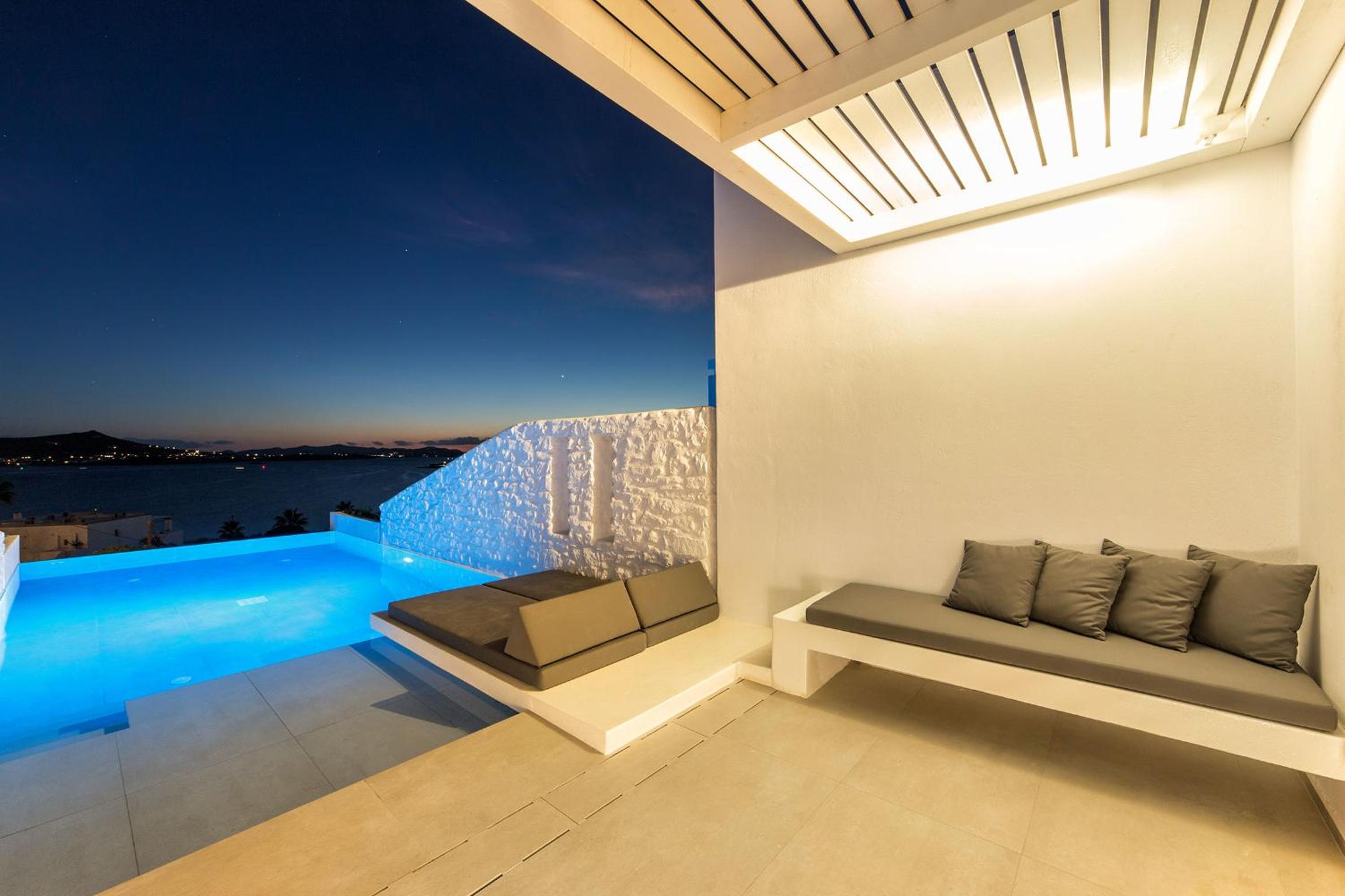 Superior Suite with Private Pool and Sea View - Photo 12
