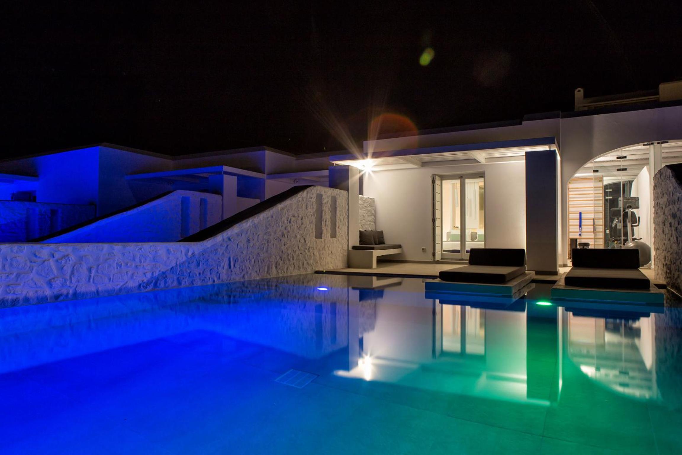 Deluxe Suite with Private Pool and Sea View - Photo 15