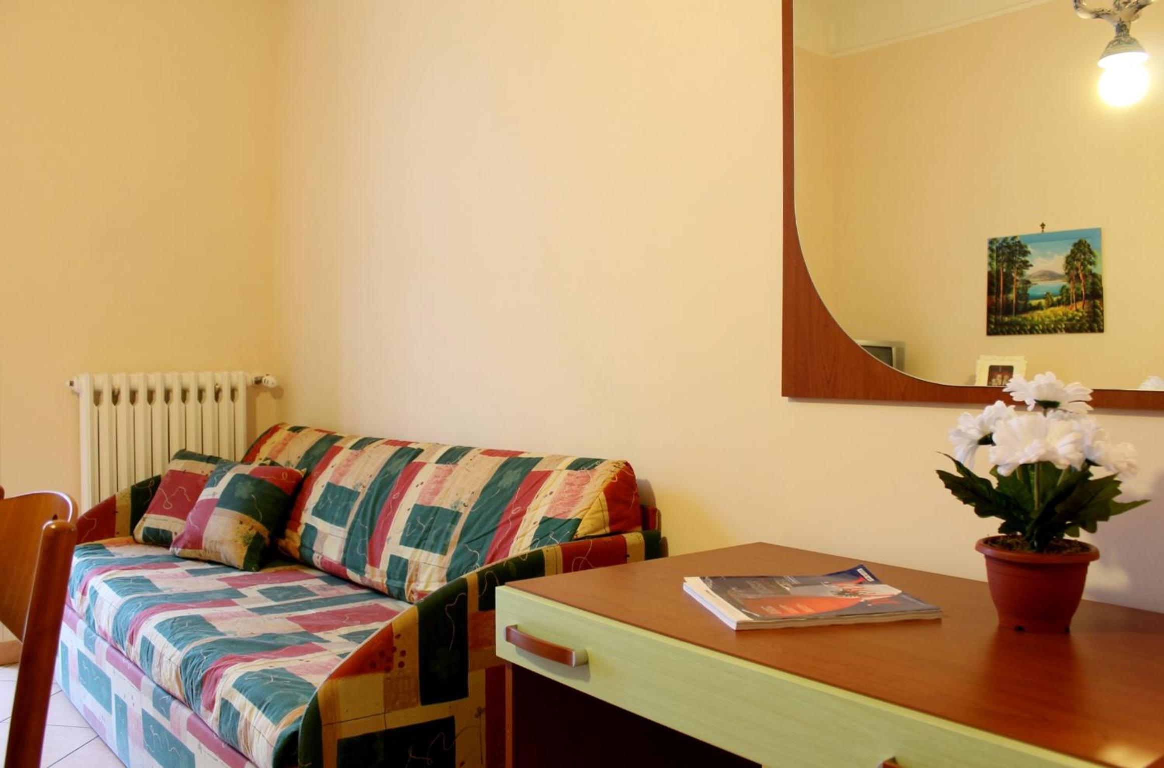 One-Bedroom Apartment photo 1