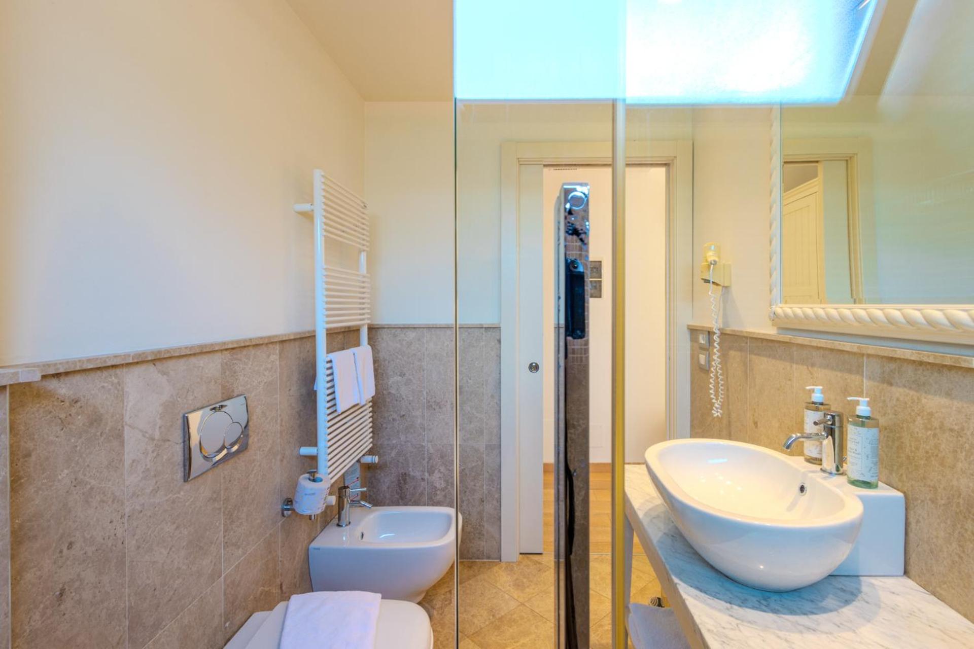 Double Room with Balcony photo 3