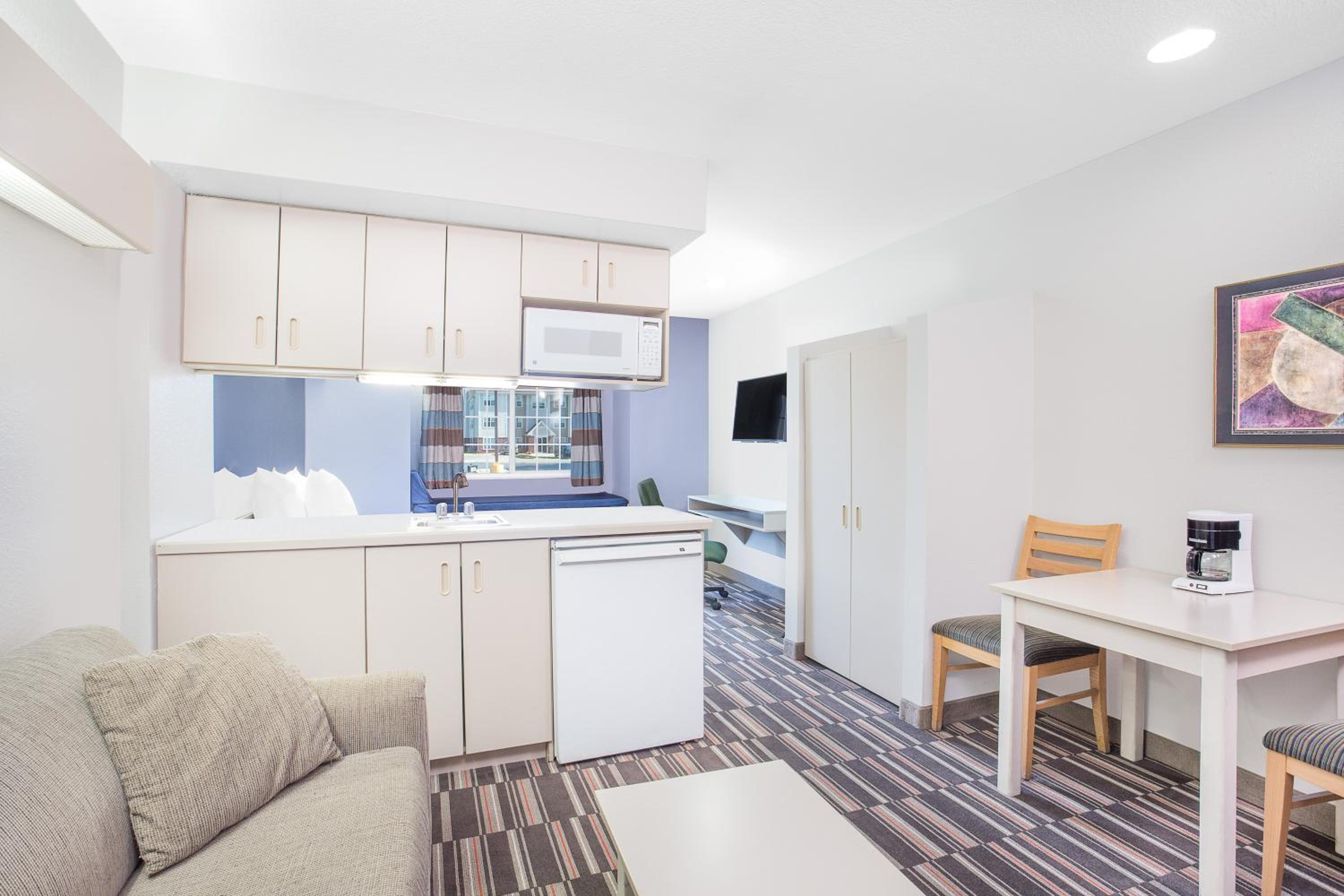 Queen Studio Suite with Sofa Bed - Non-Smoking / Non Pet Friendly photo 1