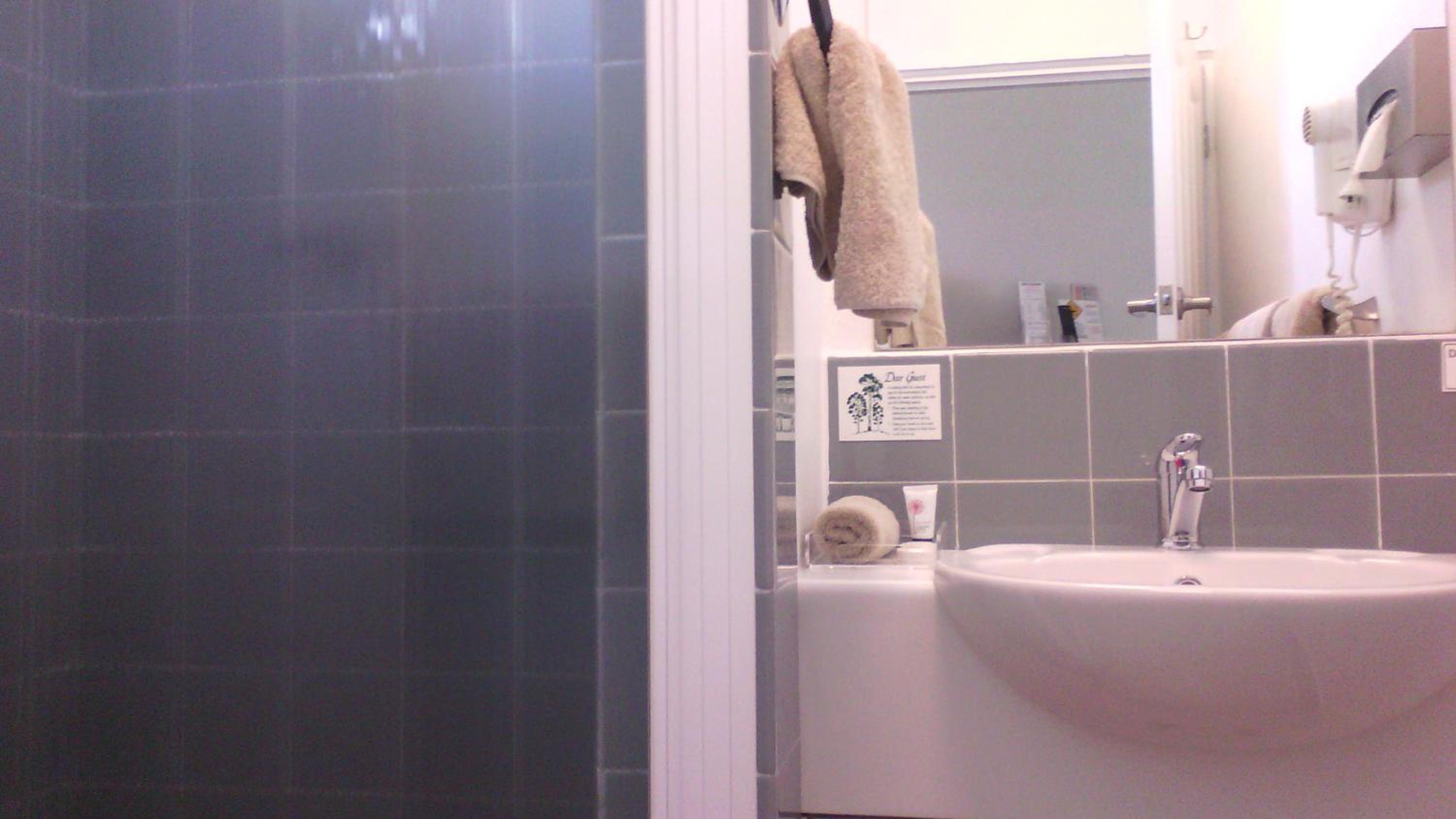 Standard Queen Room photo 2