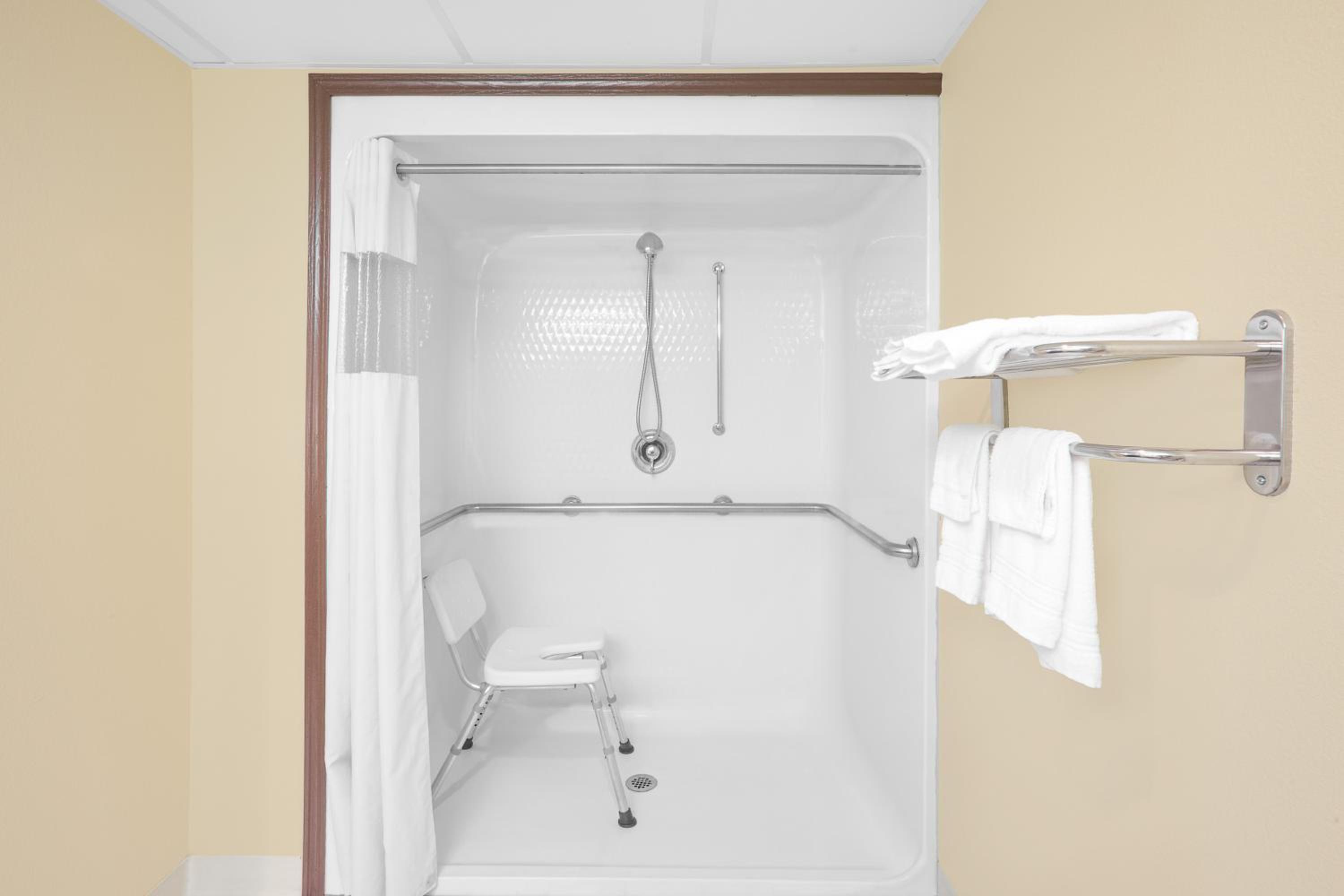 Queen Room - Disability Access - Non-Smoking - Photo 2