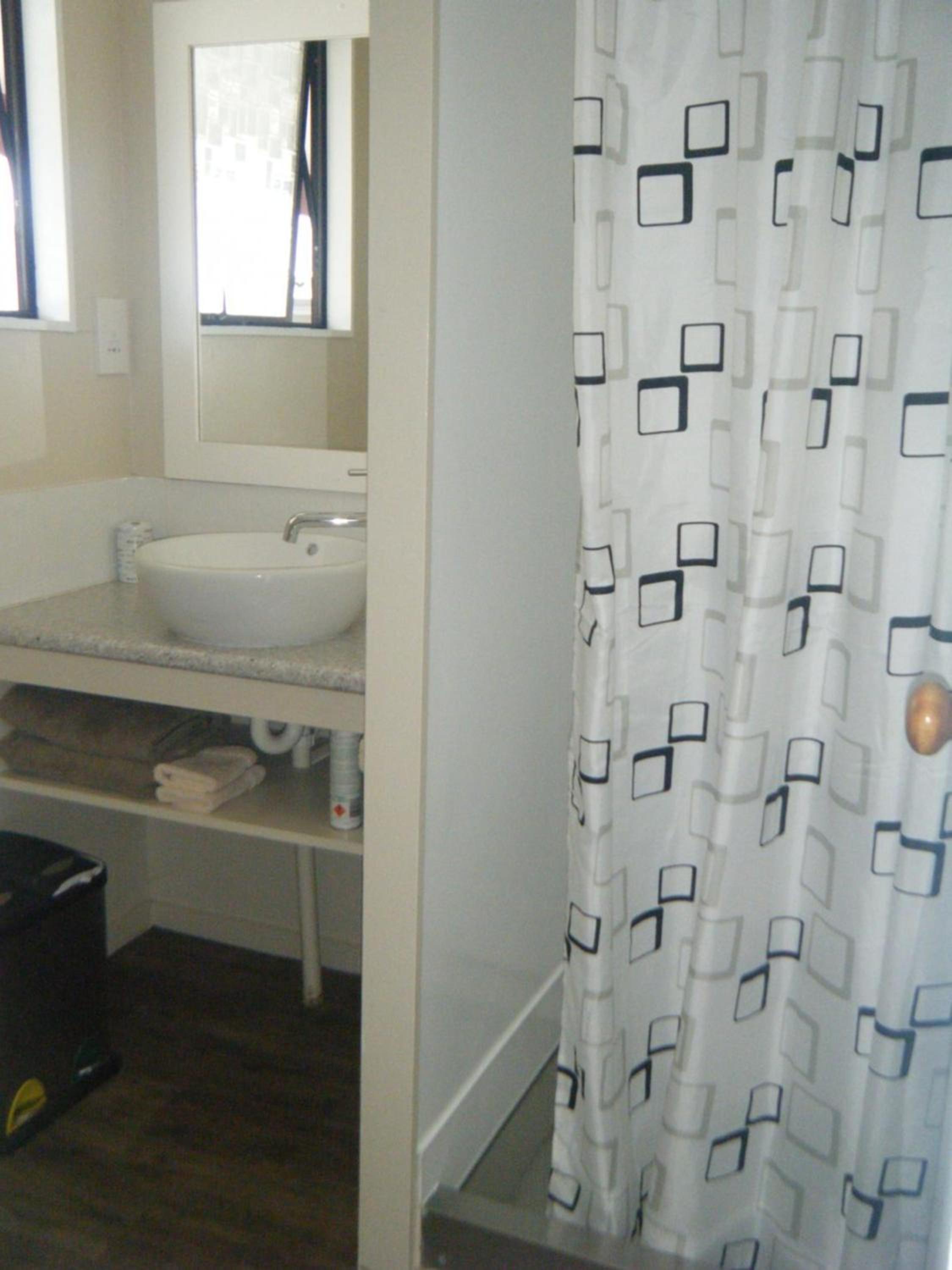 Family Room with Private Bathroom photo 2