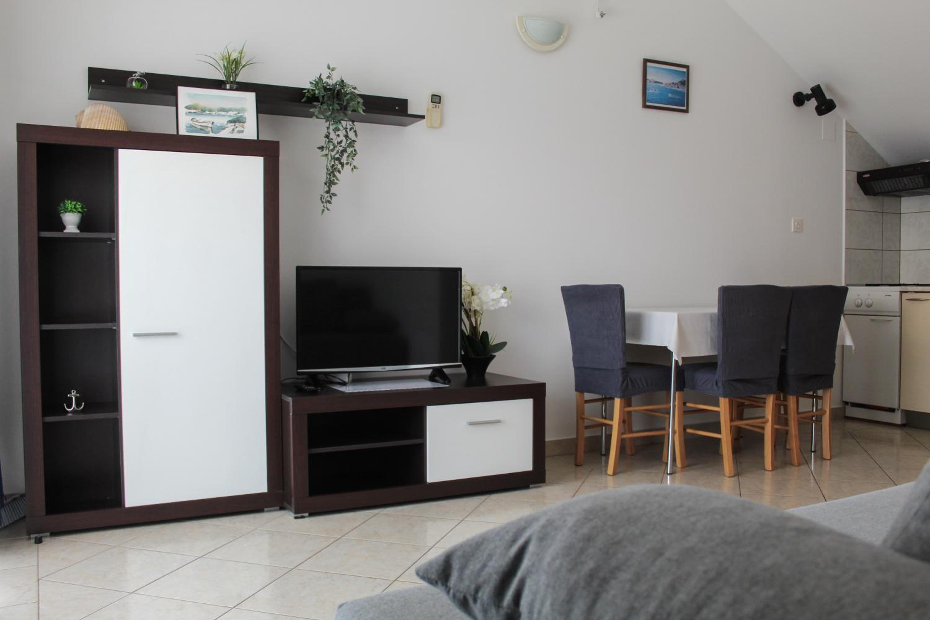 One-Bedroom Apartment with Balcony