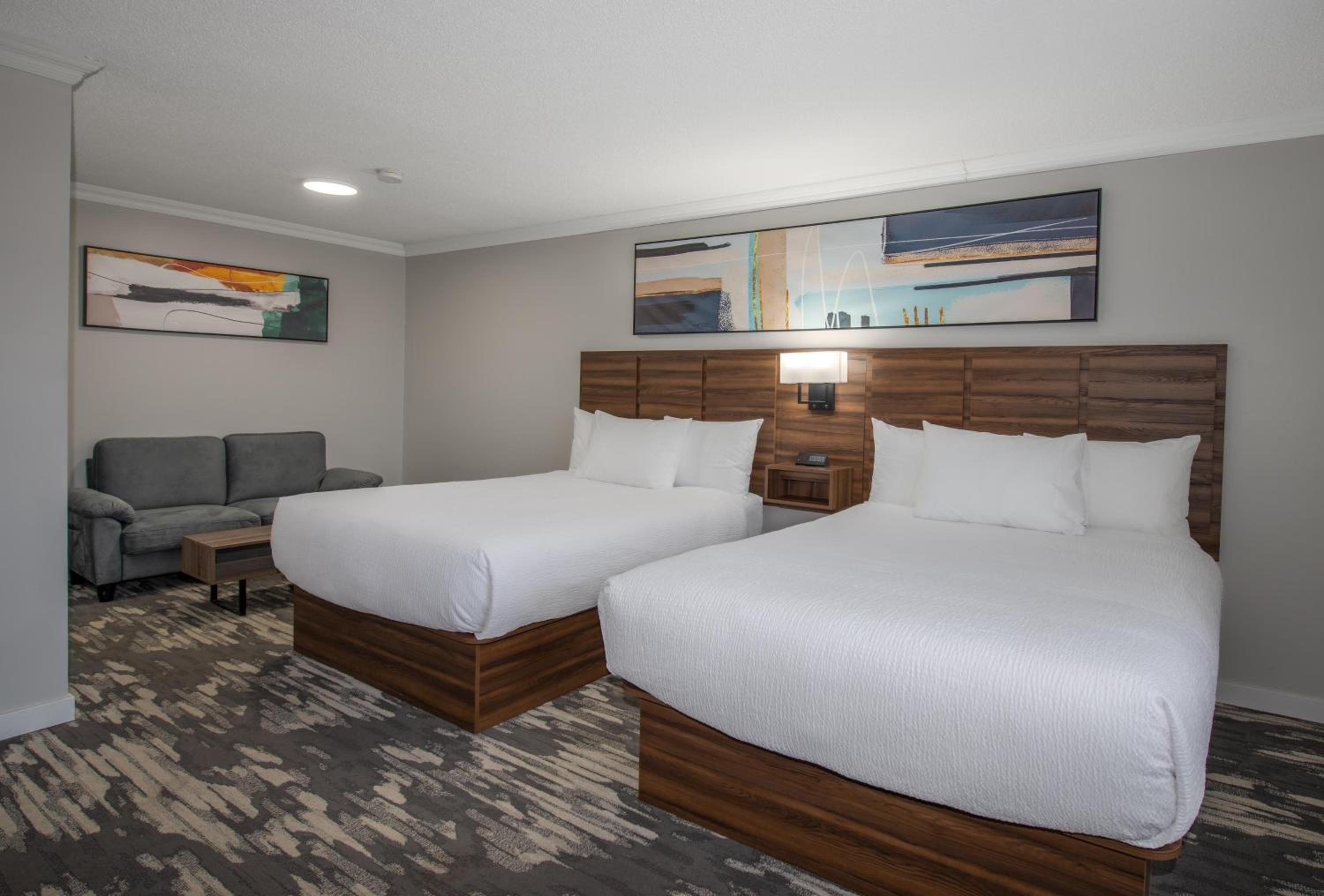 Queen Room with Two Queen Beds photo 1