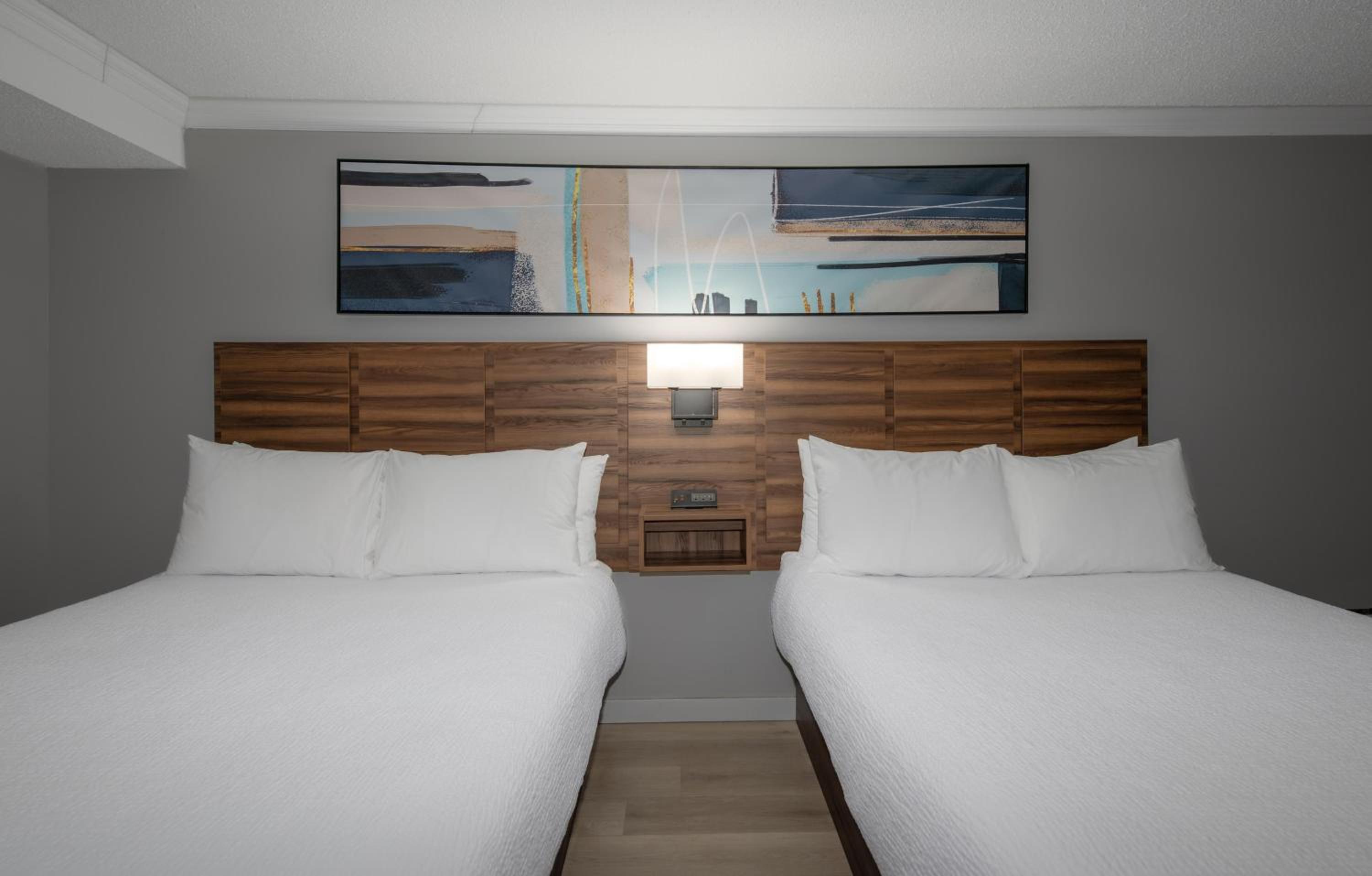 Deluxe Queen Room with Two Queen Beds photo 2