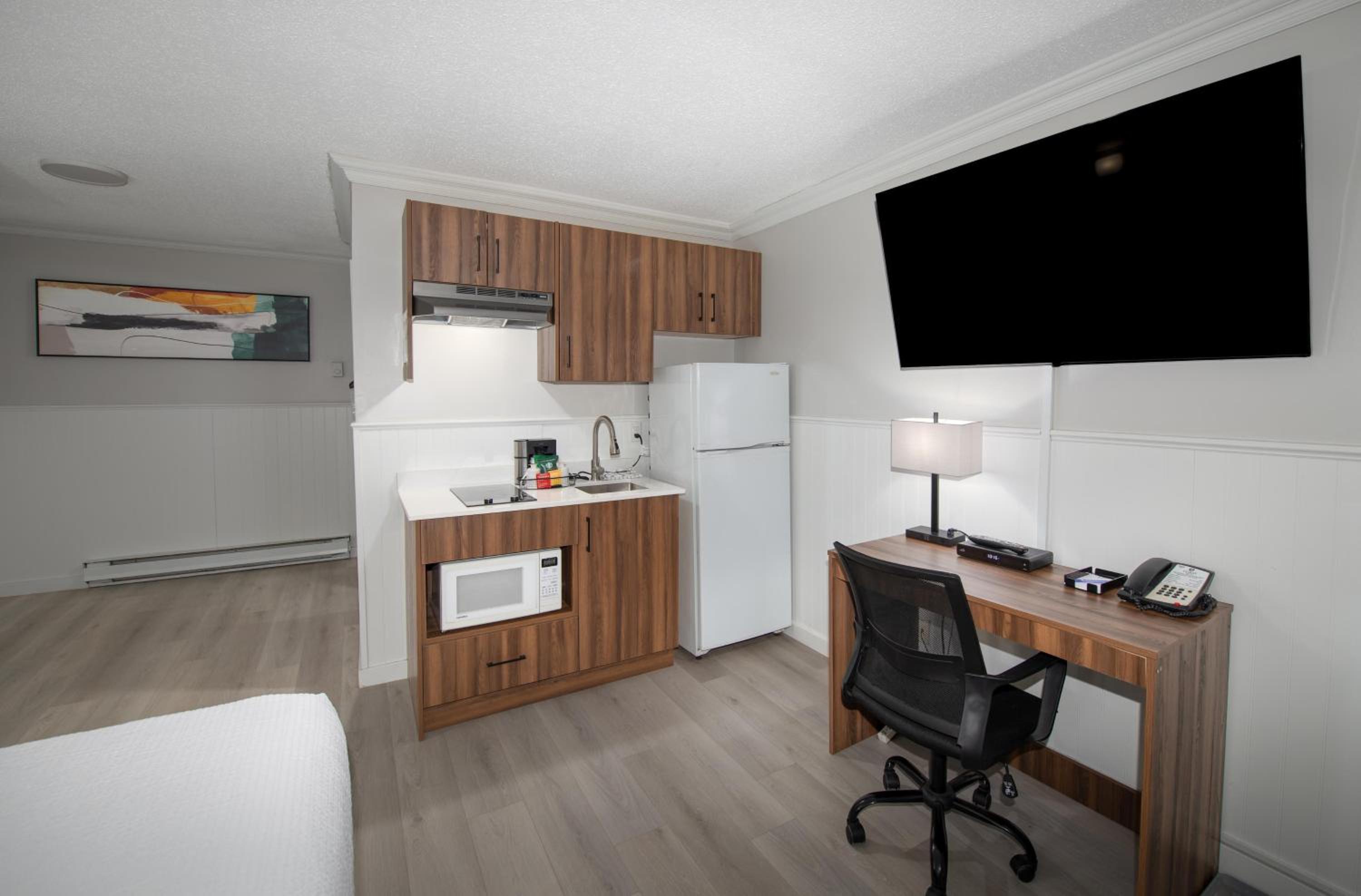 Deluxe King Room photo 2