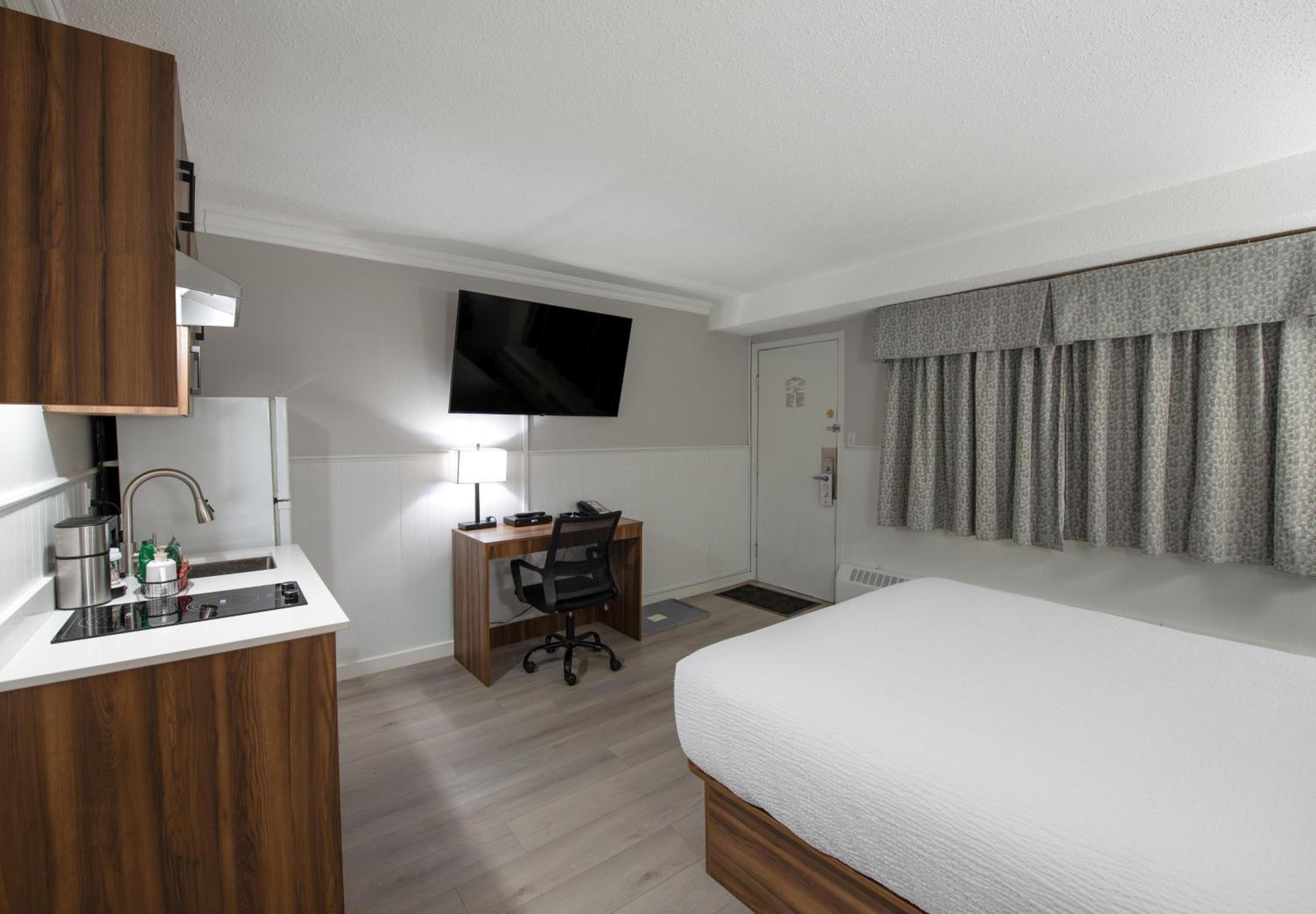 Deluxe King Room photo 3