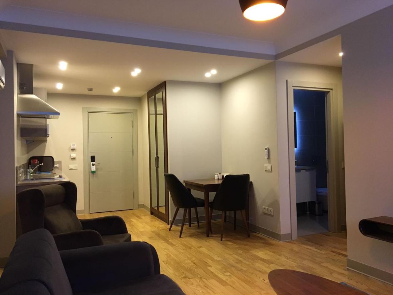 One-Bedroom Apartment photo 1