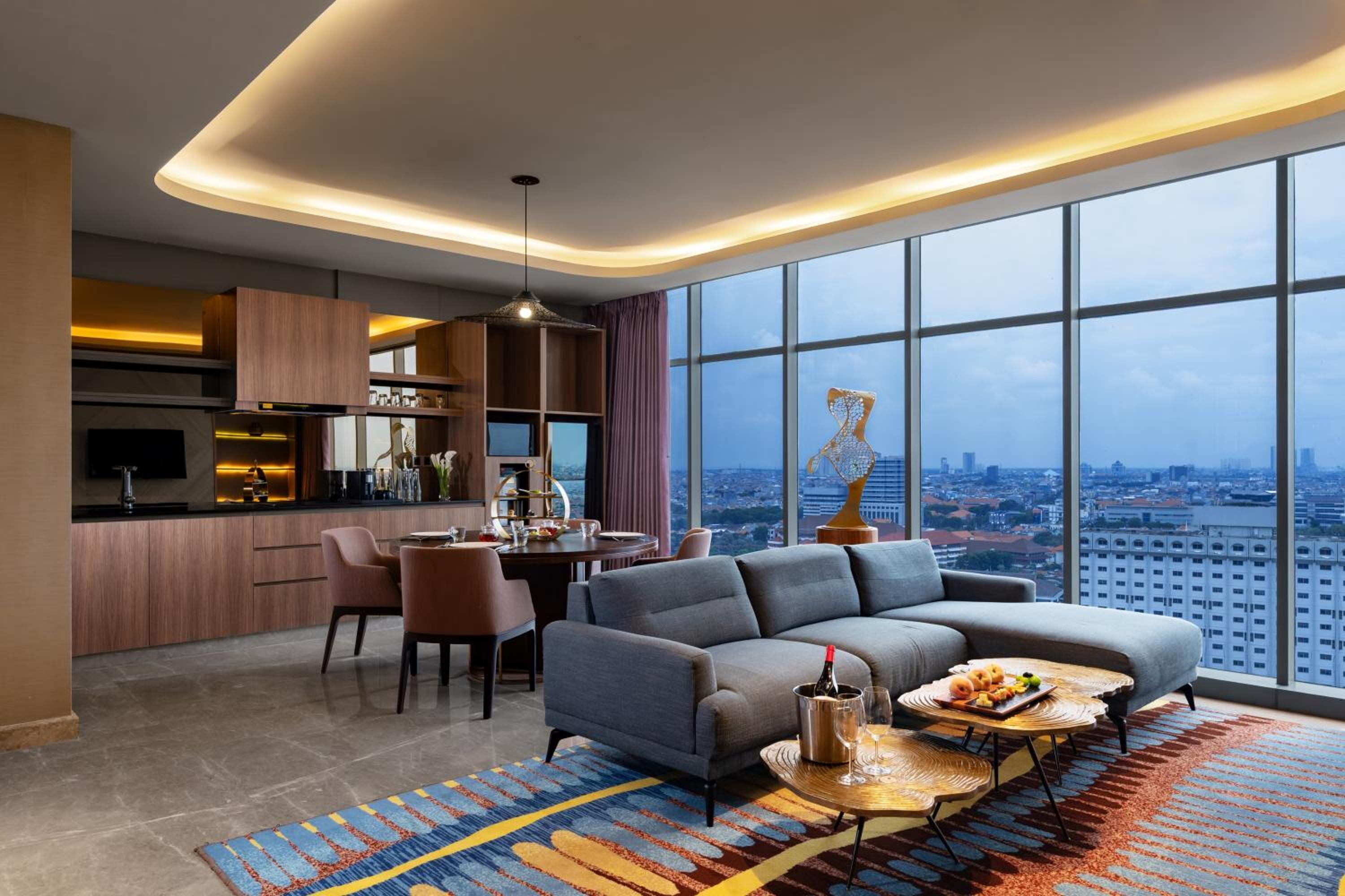 Suite with City View photo 3