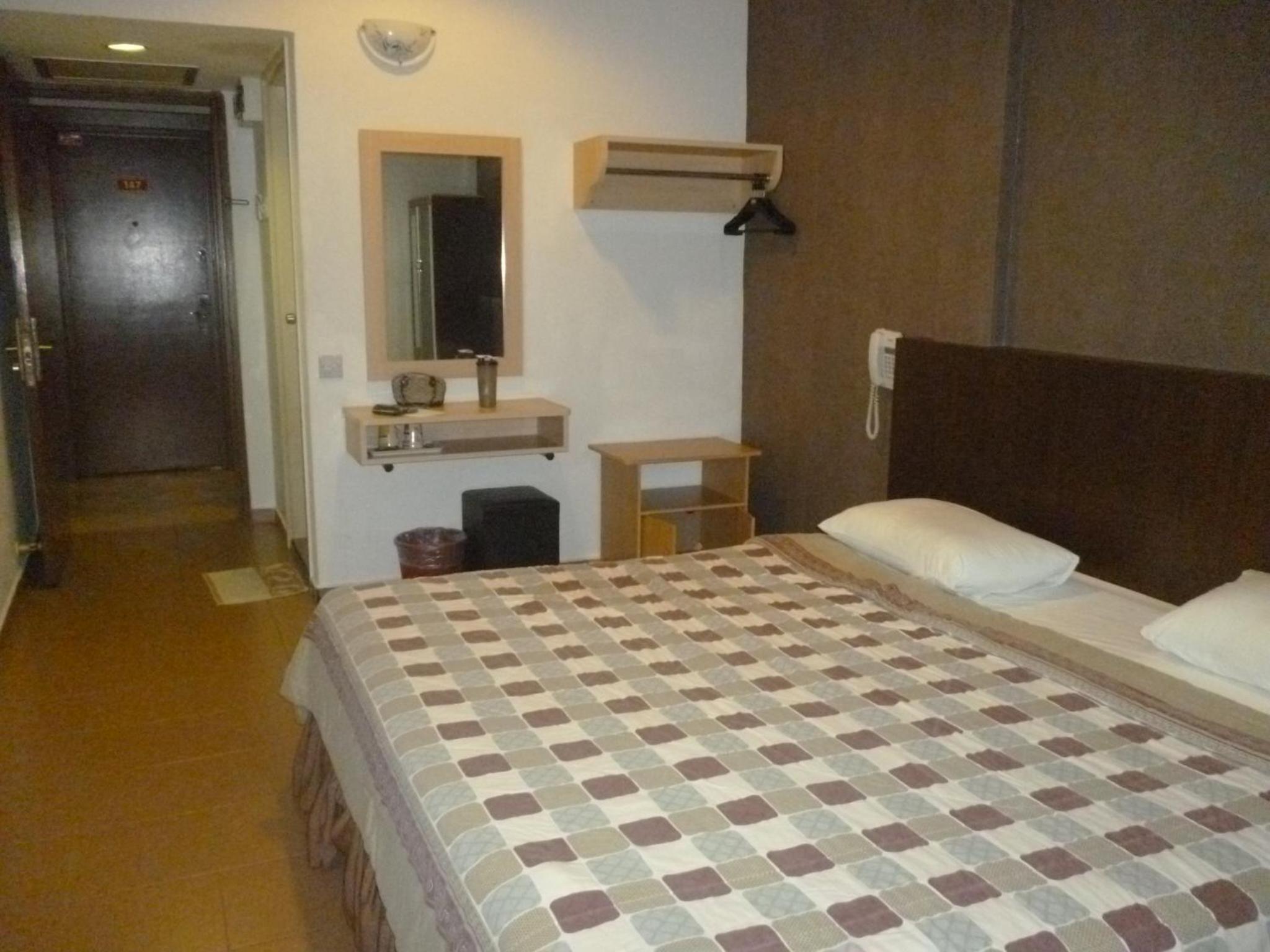 Deluxe King Room - Photo 2