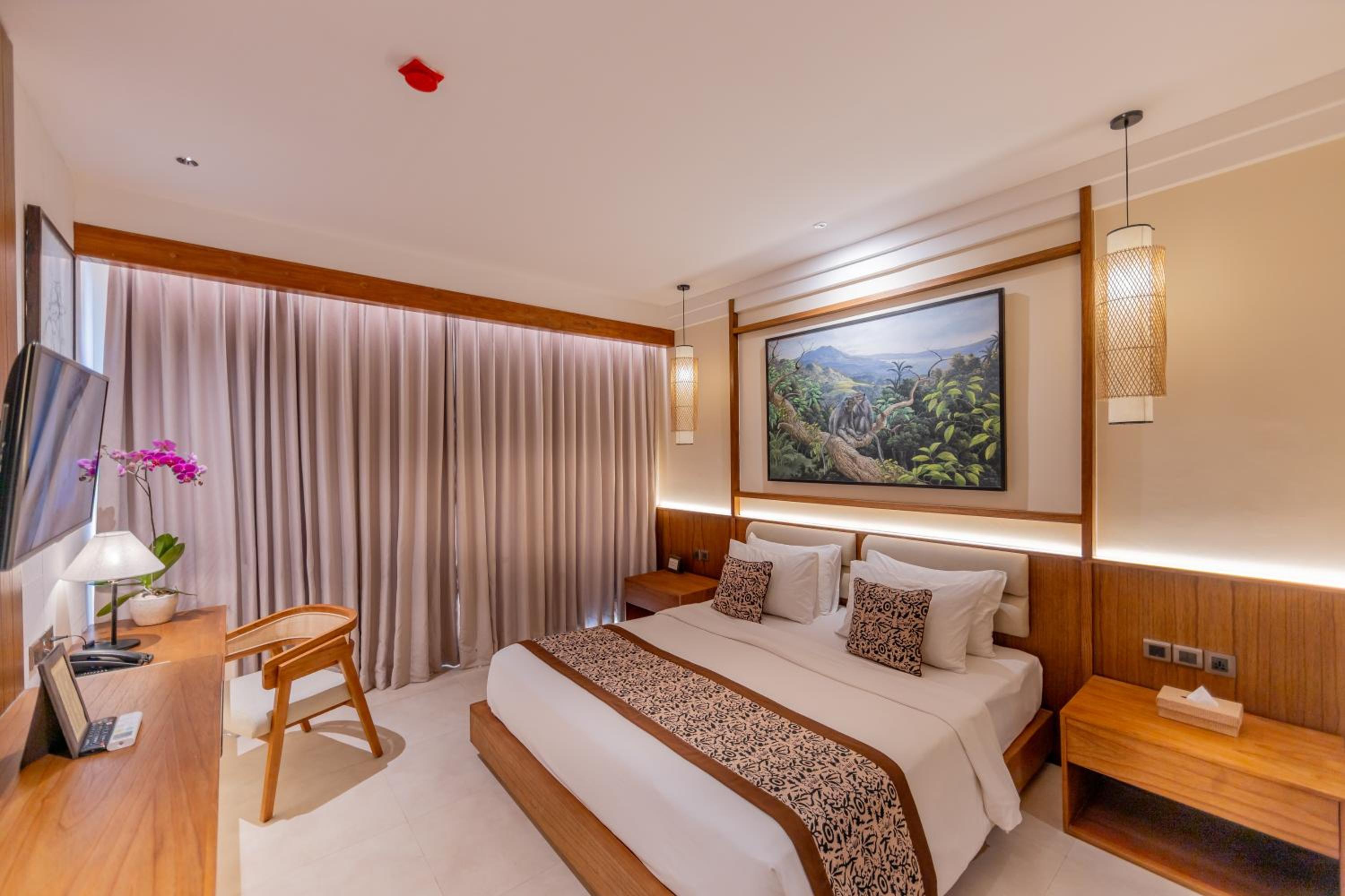 Best Deal- Deluxe Double or Twin Room with Pool View