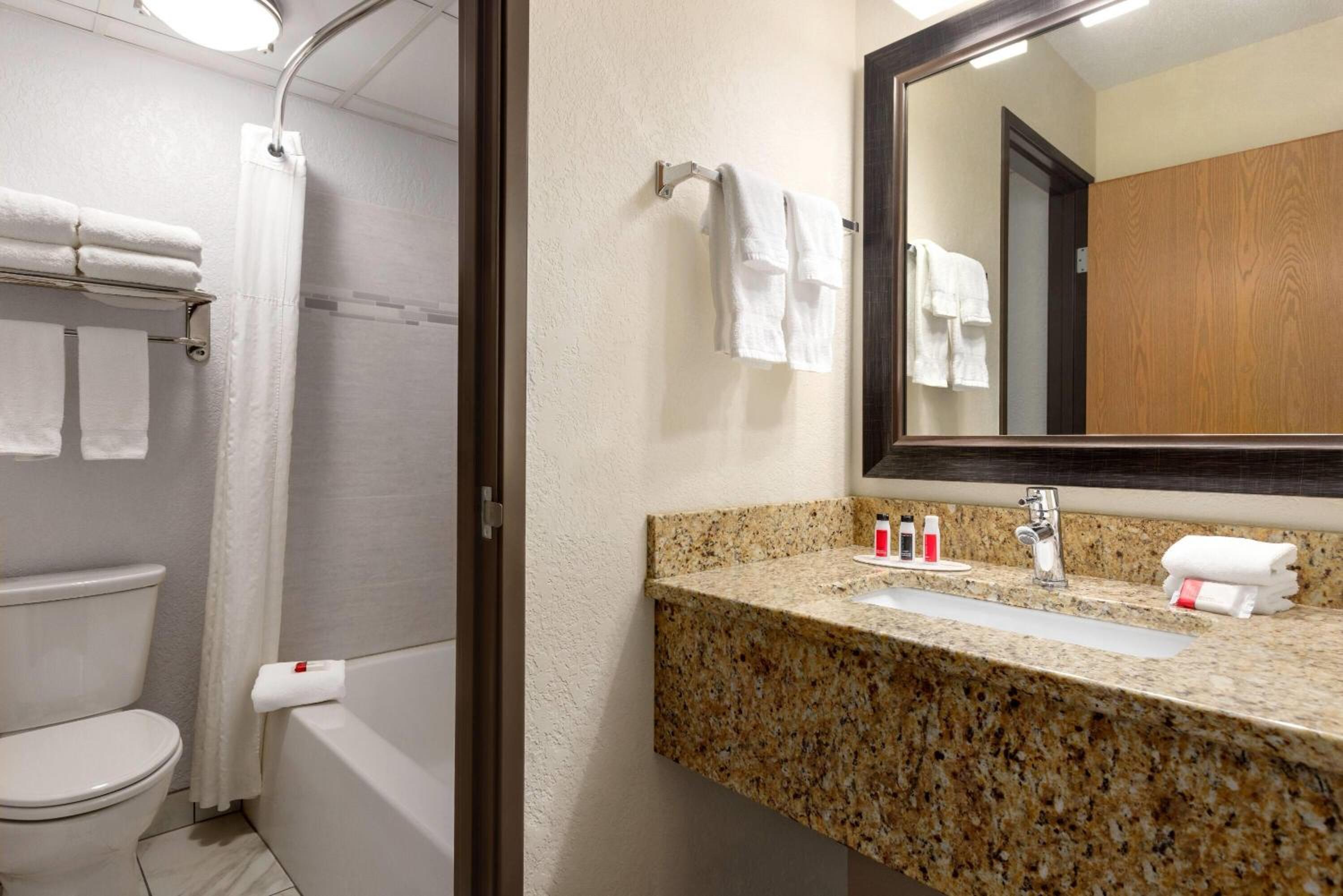 Suite with One Queen and Two Twin Beds - Non-Smoking - Photo 2