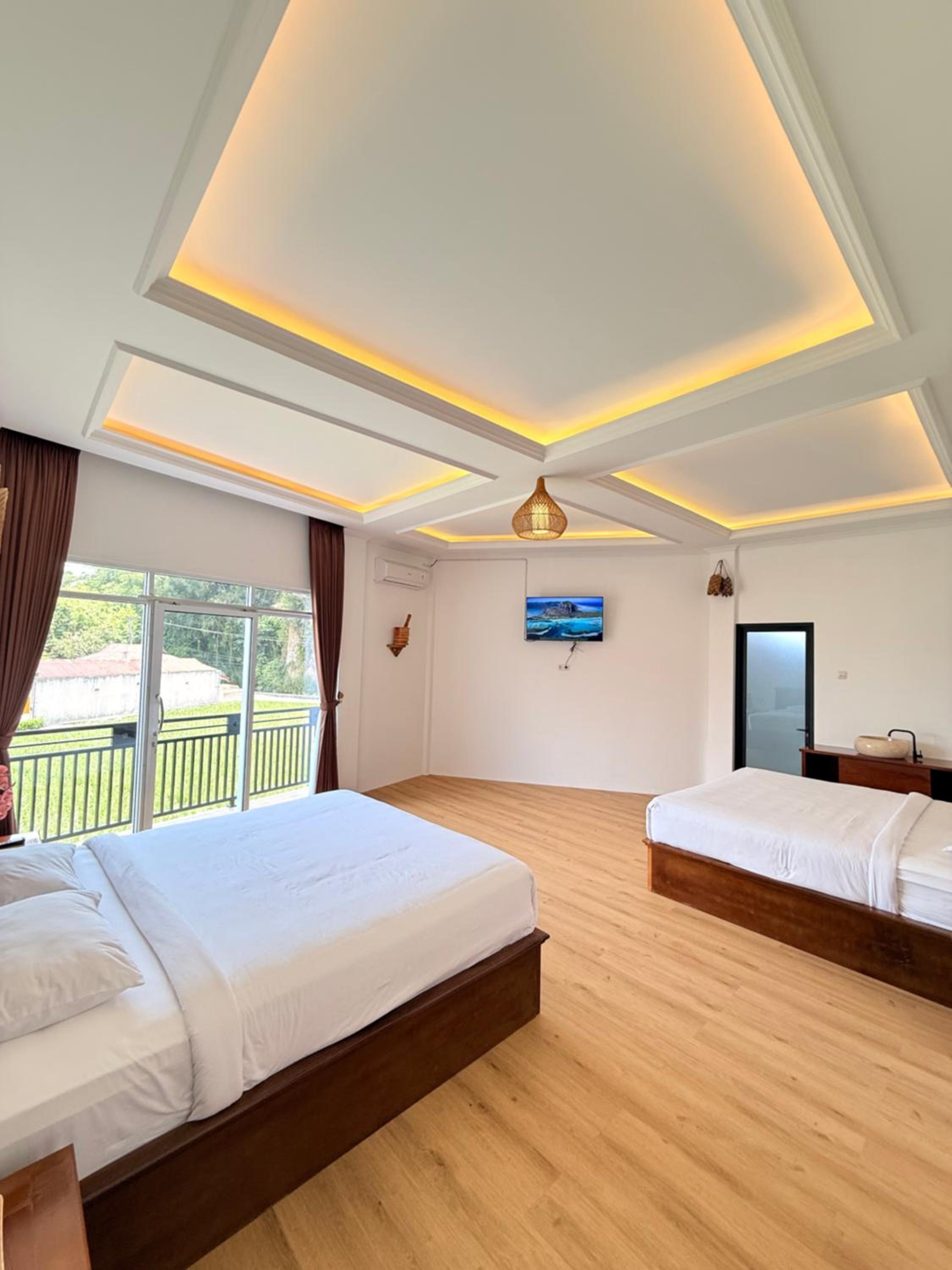 Deluxe Suite with Spa Bath photo 2
