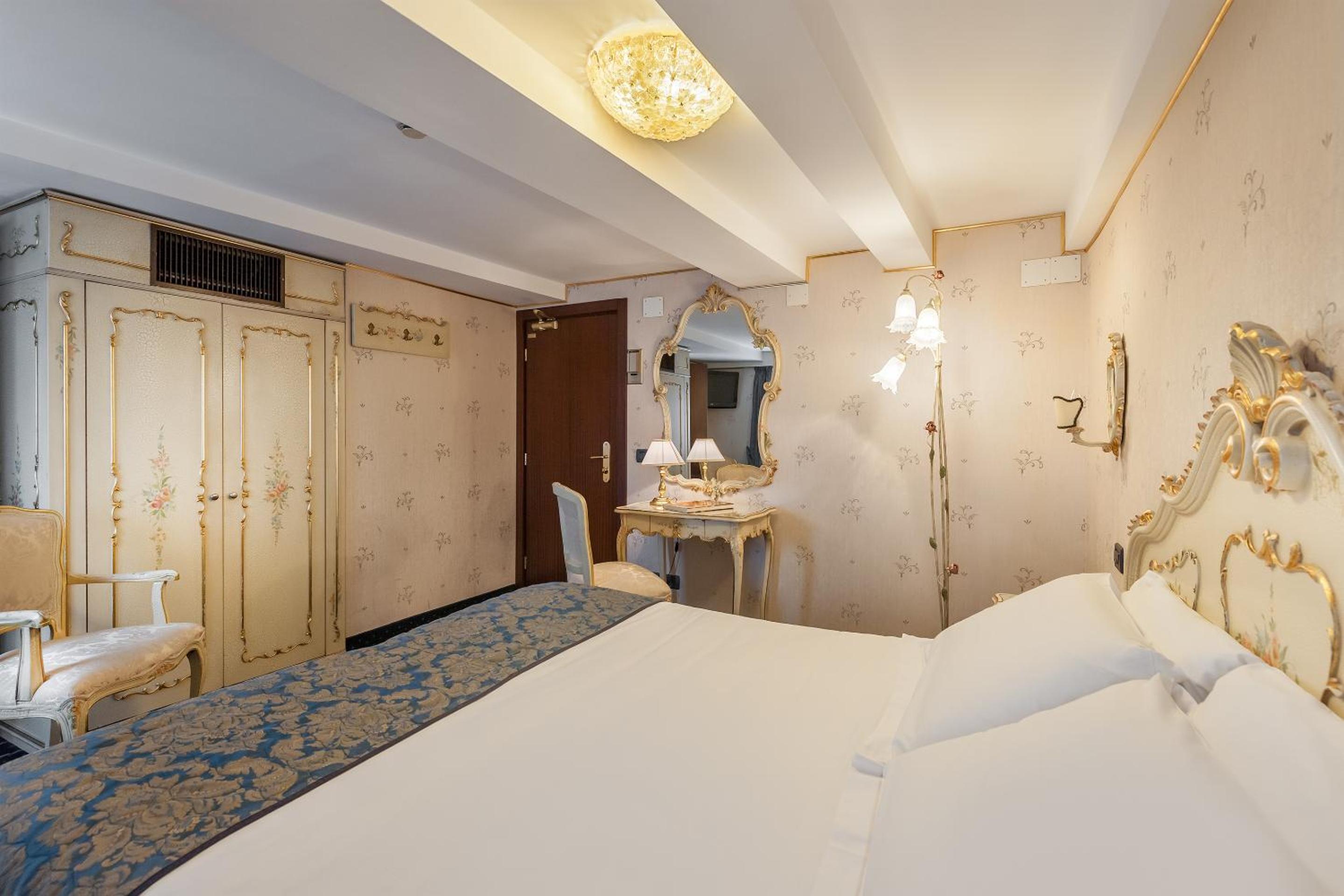 Classic Double or Twin Room photo 3