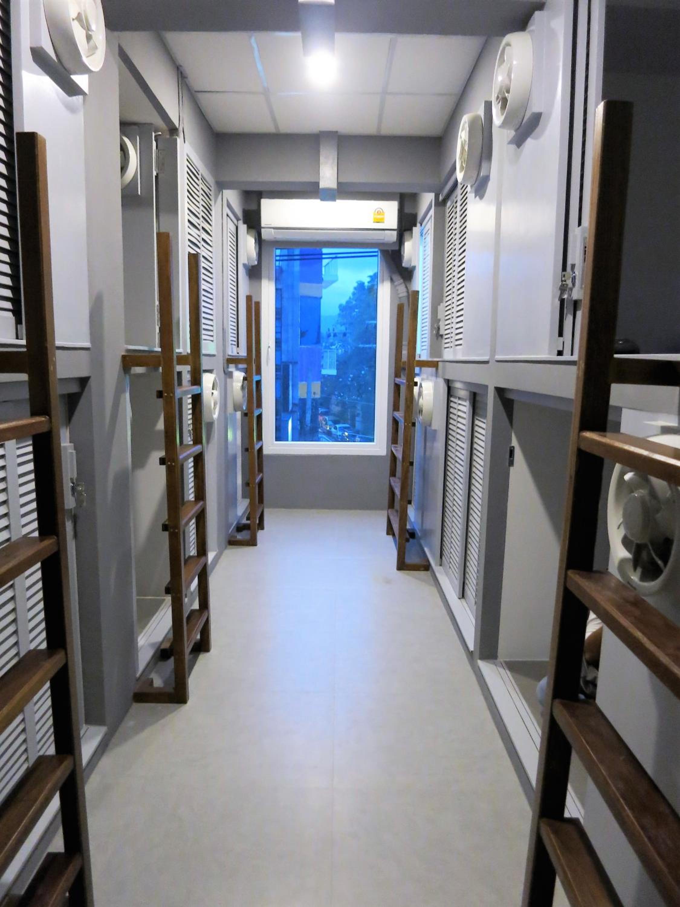 Economy Capsule Bed photo 1