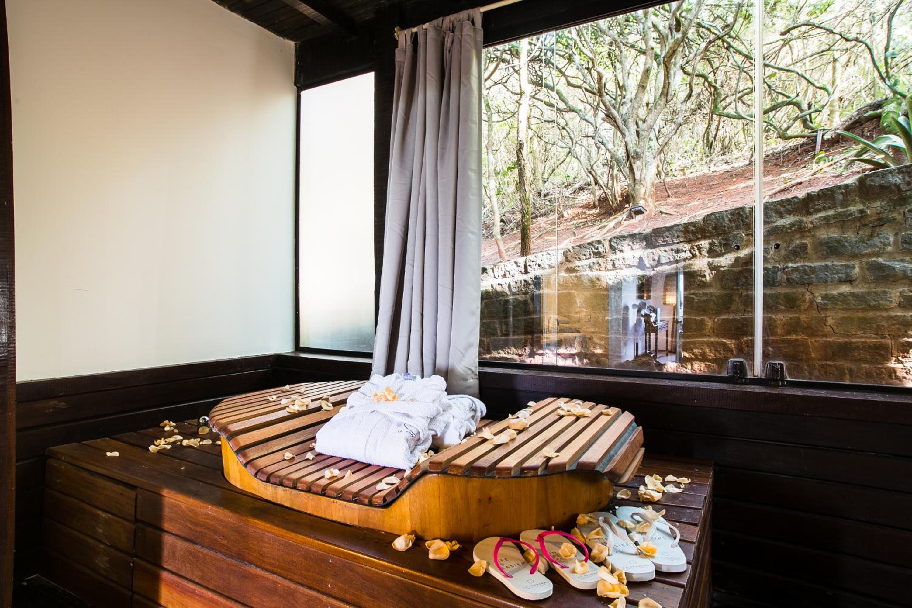 Premium Room with Sea View - Photo 11
