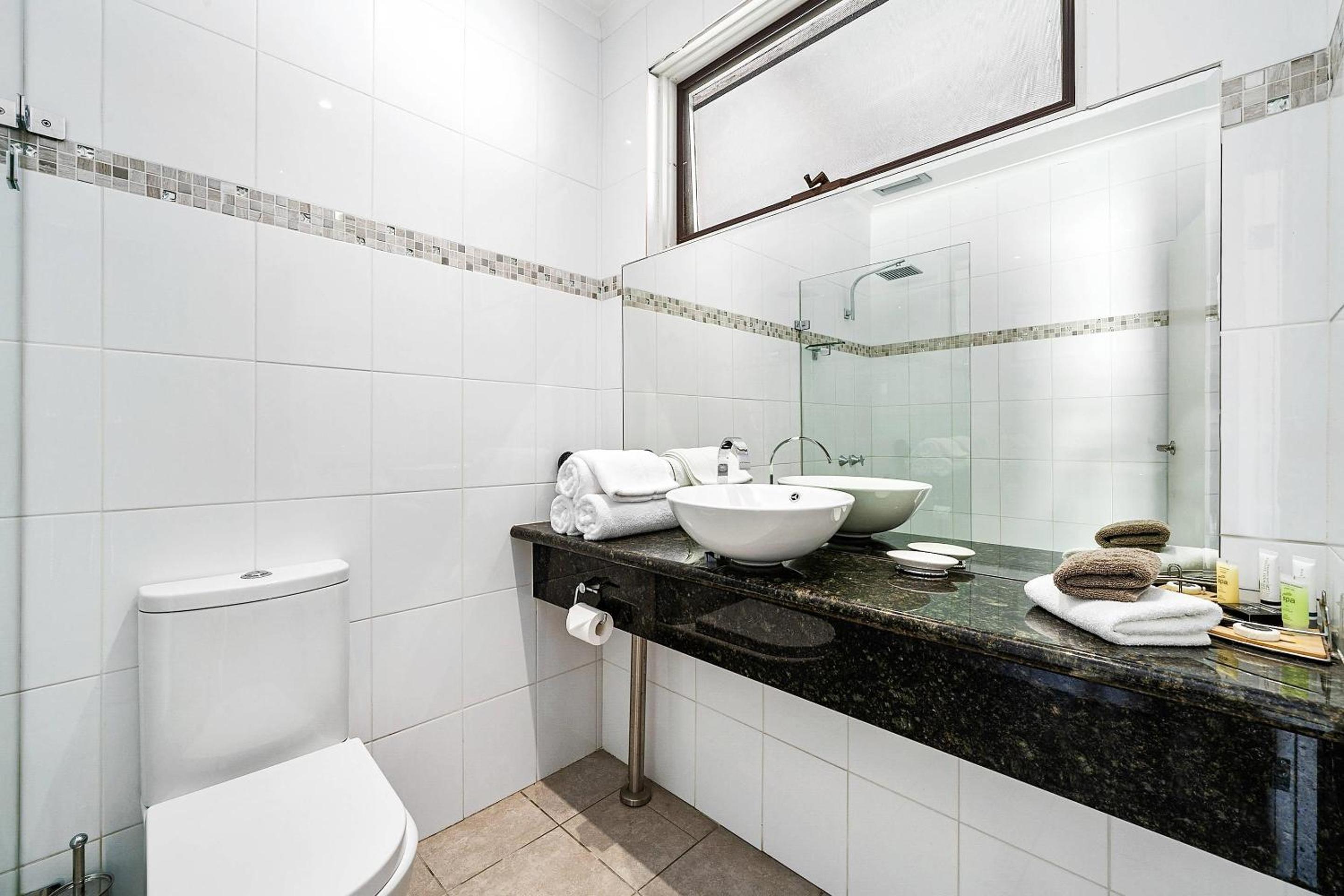 King Room - Non-Smoking - Photo 1