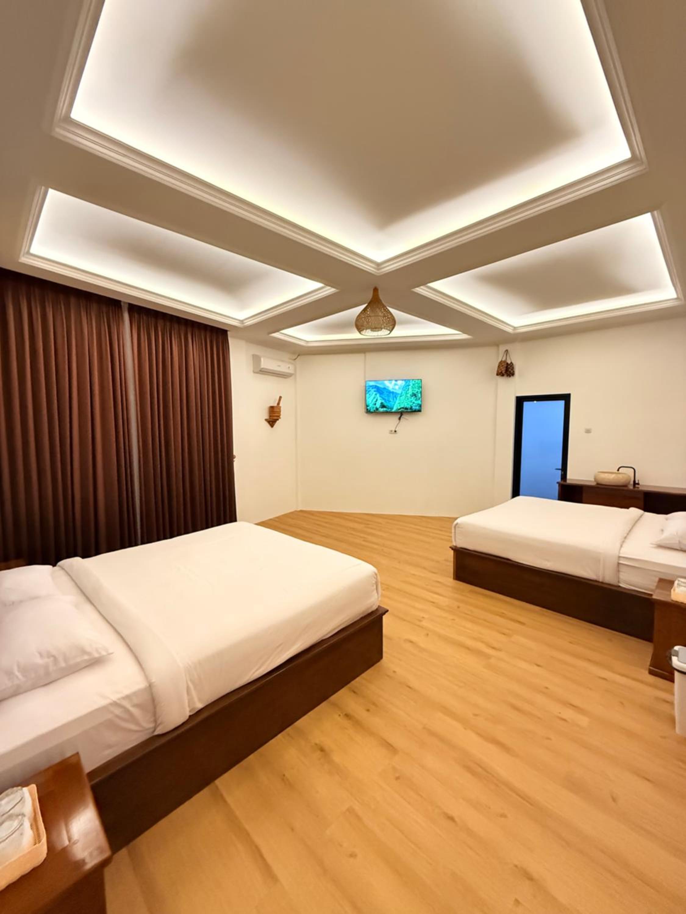 Deluxe Suite with Spa Bath photo 3