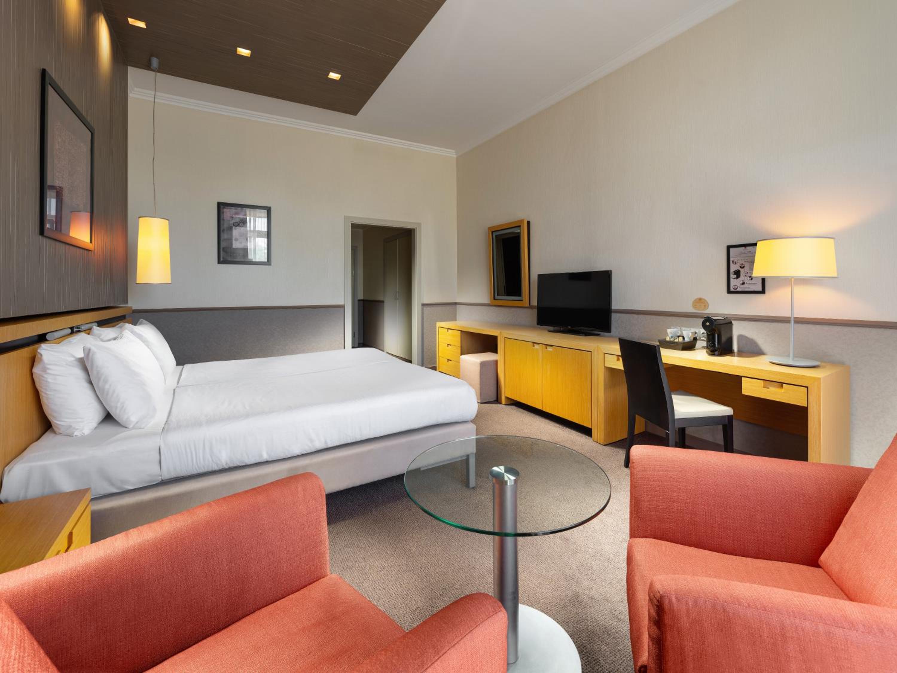 Deluxe Triple Room thumbnail 6