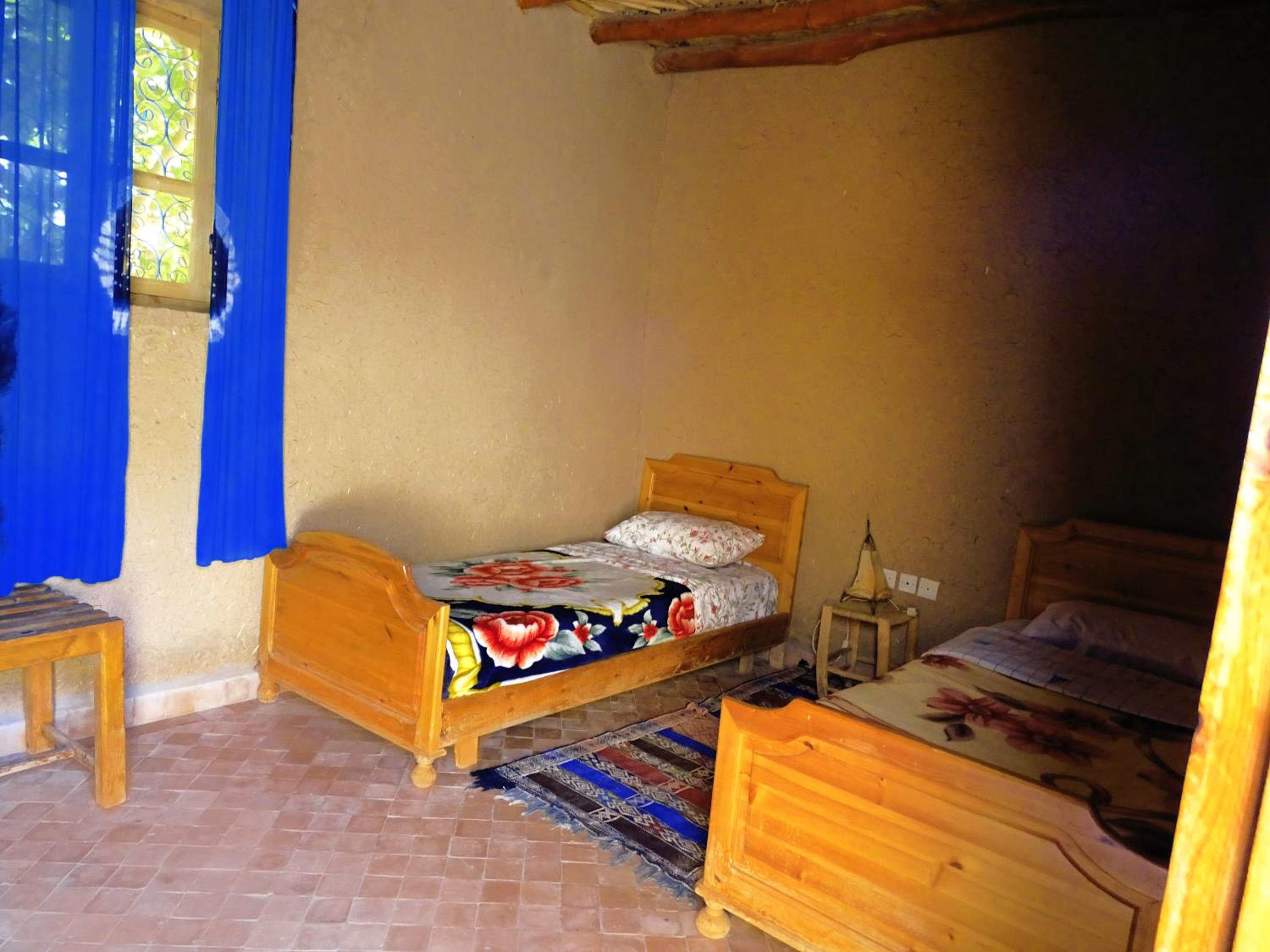 Double or Twin Room with Private Bathroom - Photo 3