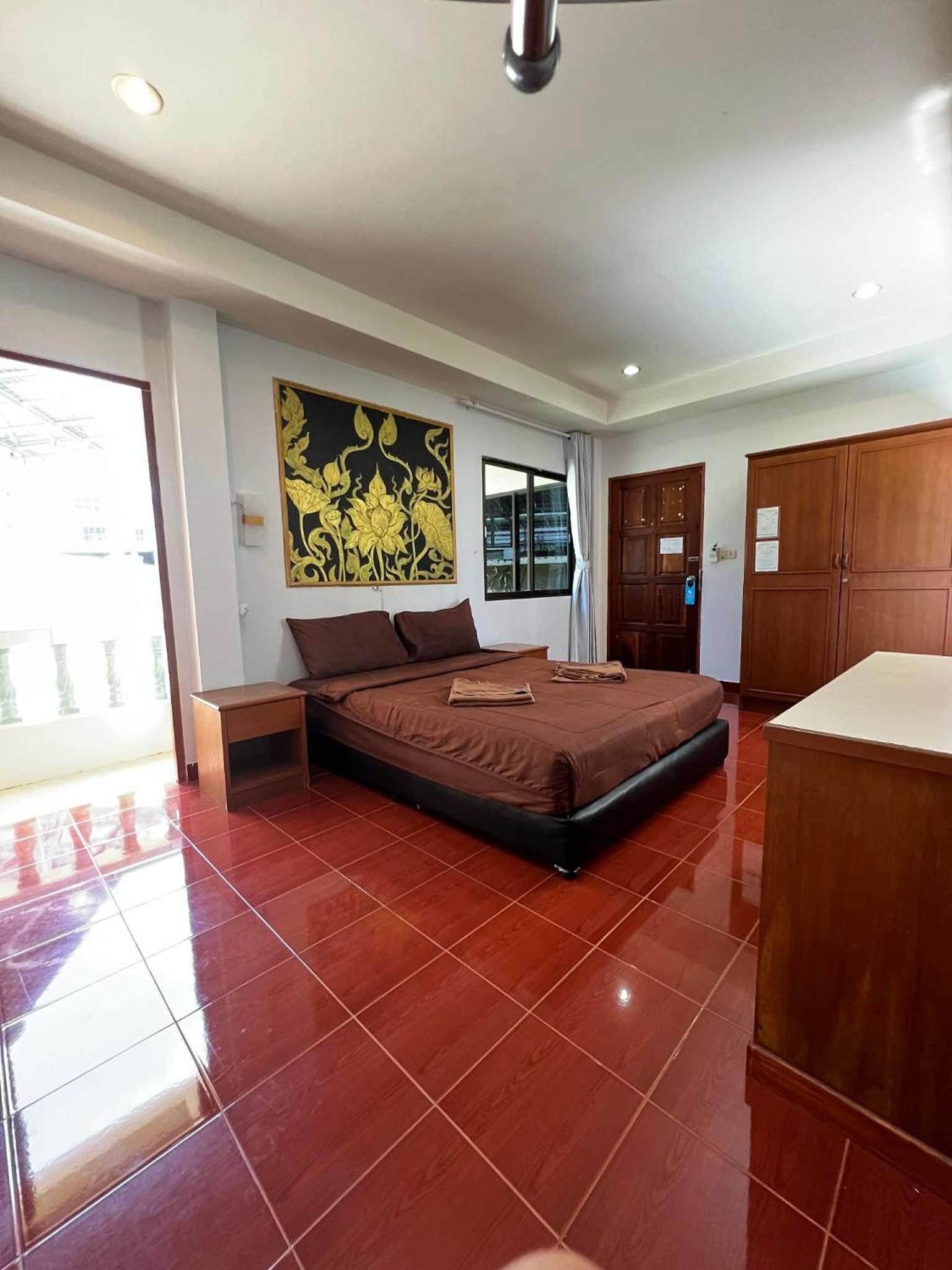 Deluxe Double Room with Balcony photo 3
