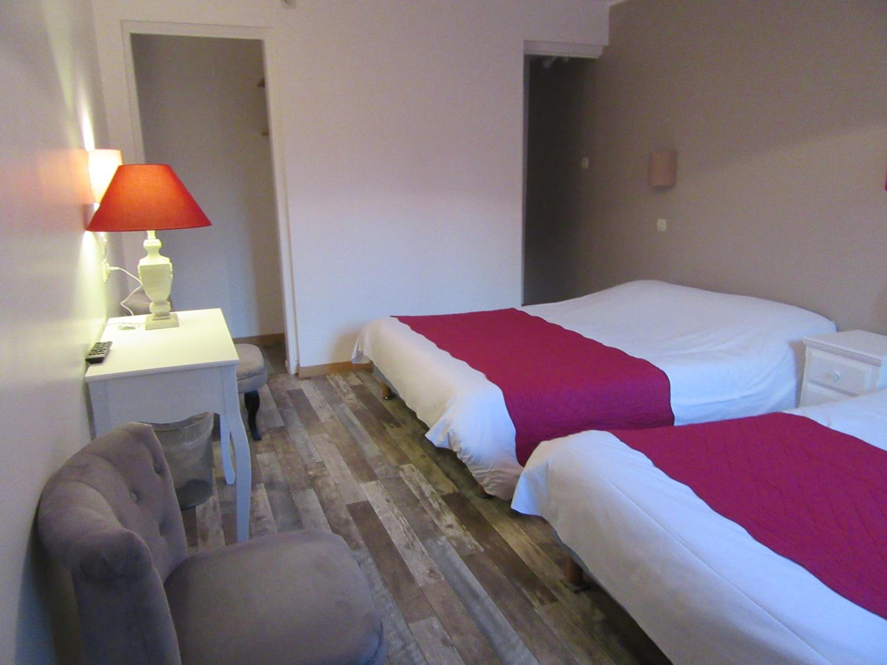 Superior Quadruple Room - Photo 11