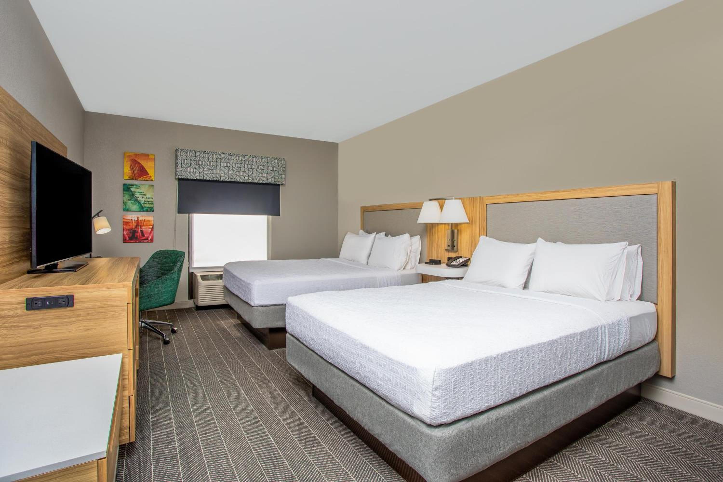 Queen Room with Two Queen Beds - Hearing Accessible - Photo 4