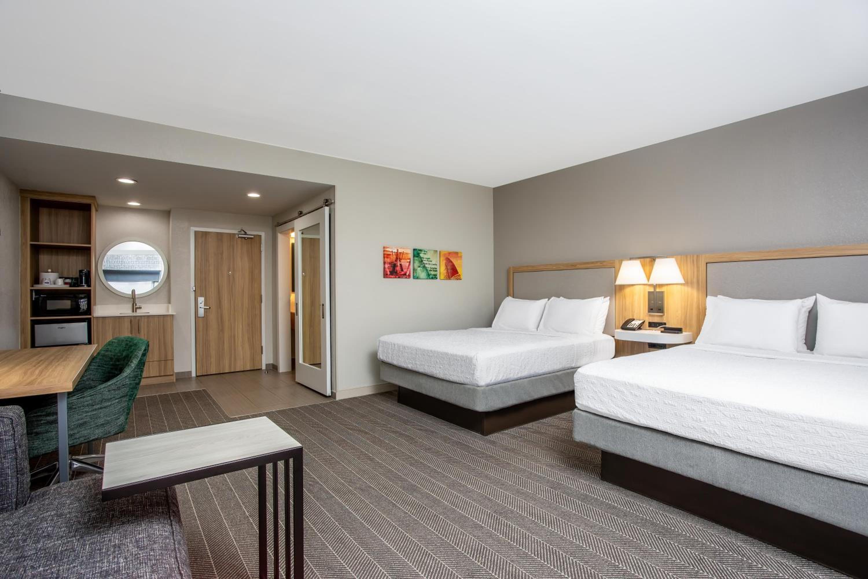 Studio Suite with Two Queen Beds and Sofa Bed - Non-Smoking - Photo 2