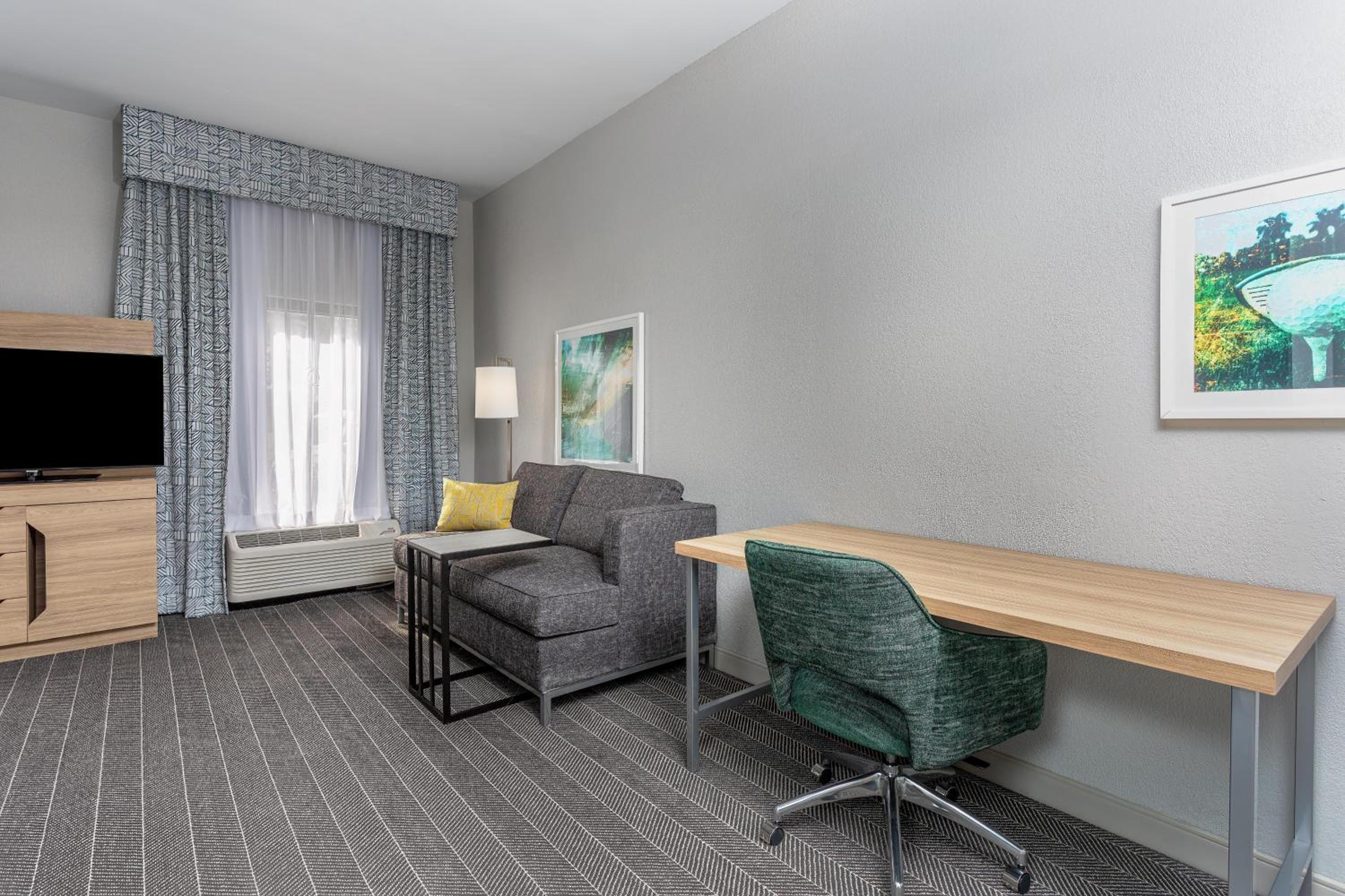 Studio Suite with Two Queen Beds and Sofa Bed - Non-Smoking - Photo 3