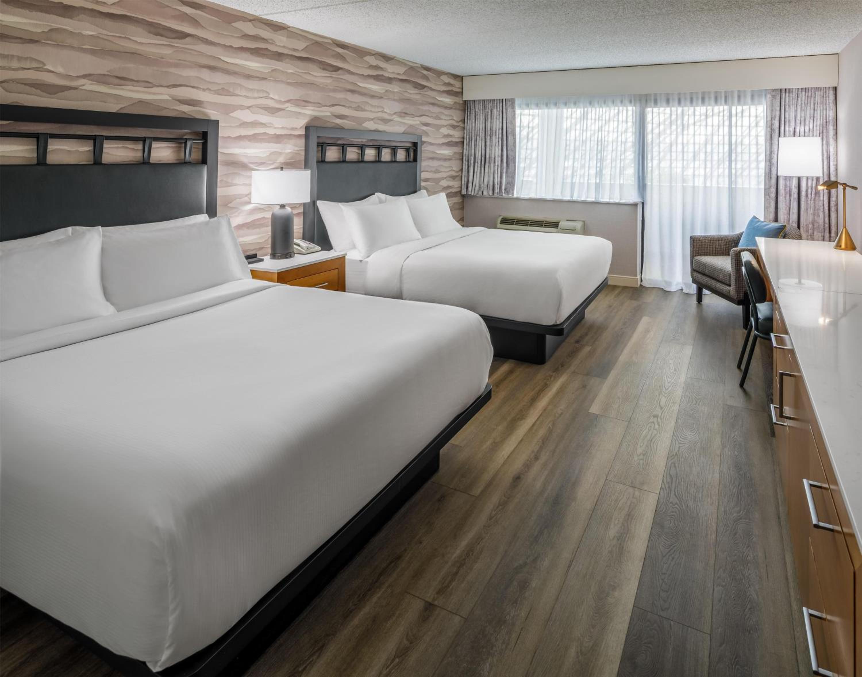 Double Queen Room with Two Queen Beds - Photo 4