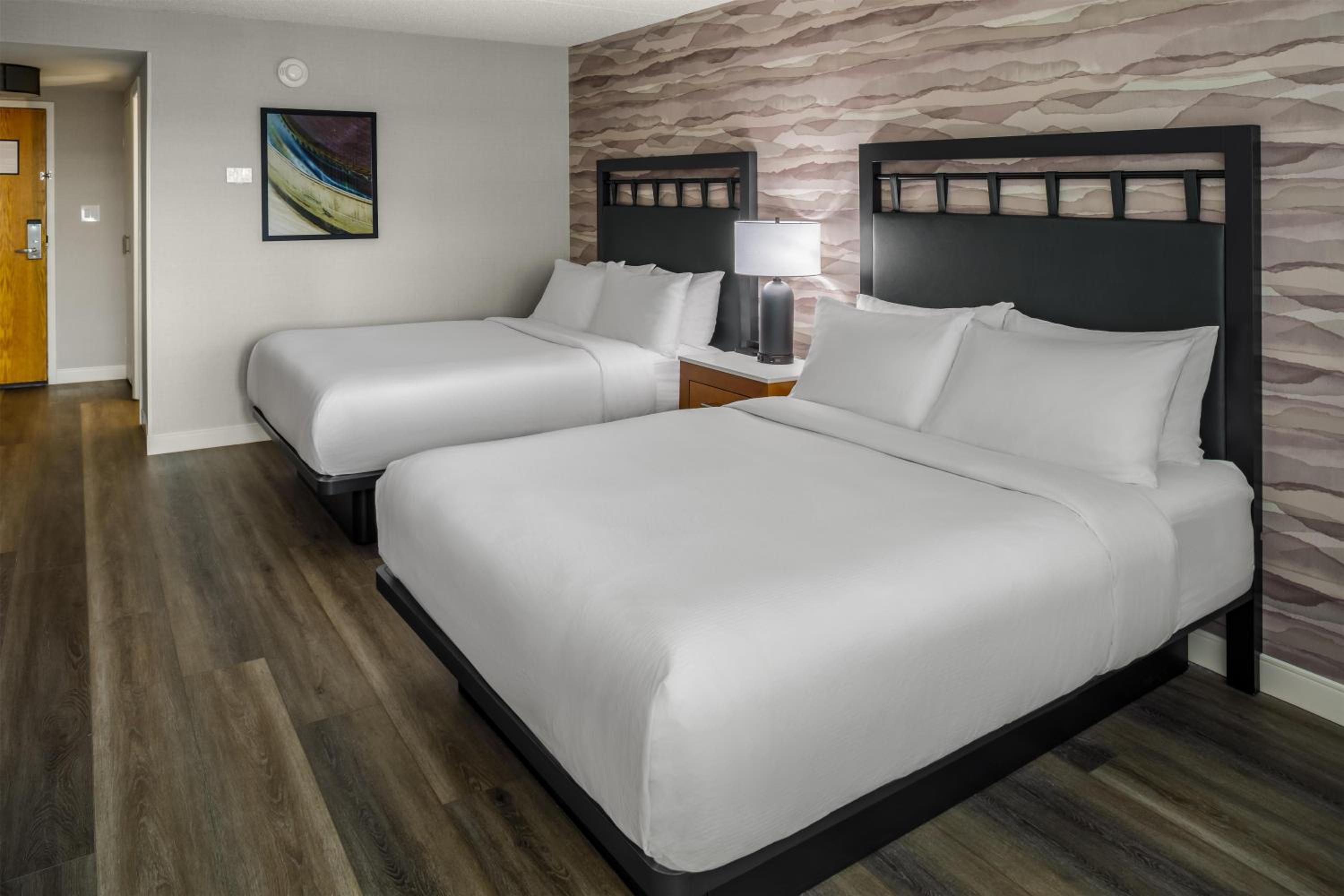 Double Queen Room with Two Queen Beds - Photo 2