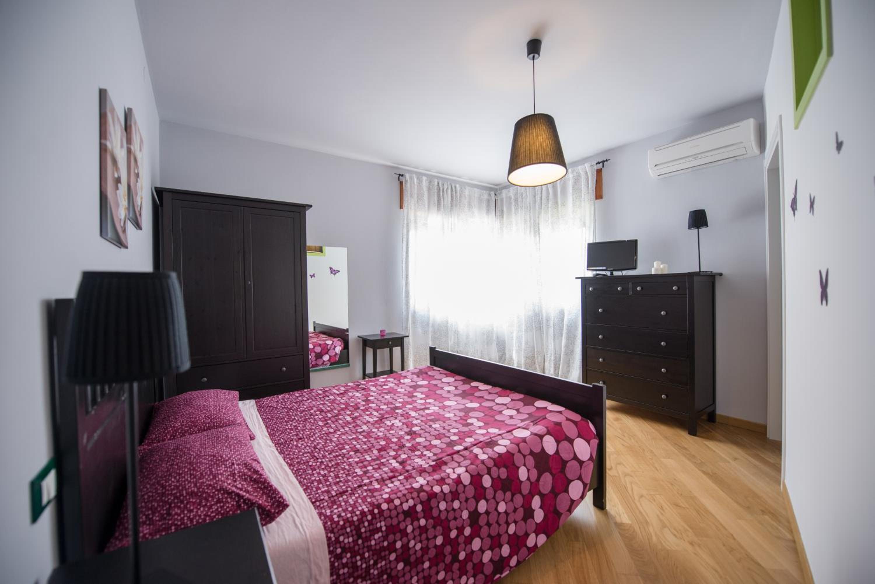 Triple Room with Private Bathroom - Photo 10