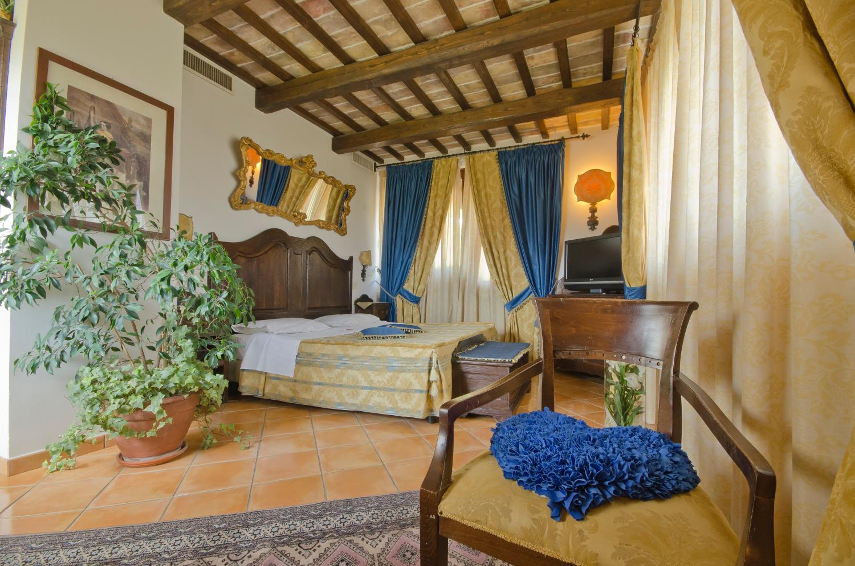 Deluxe Suite With Spa Bath