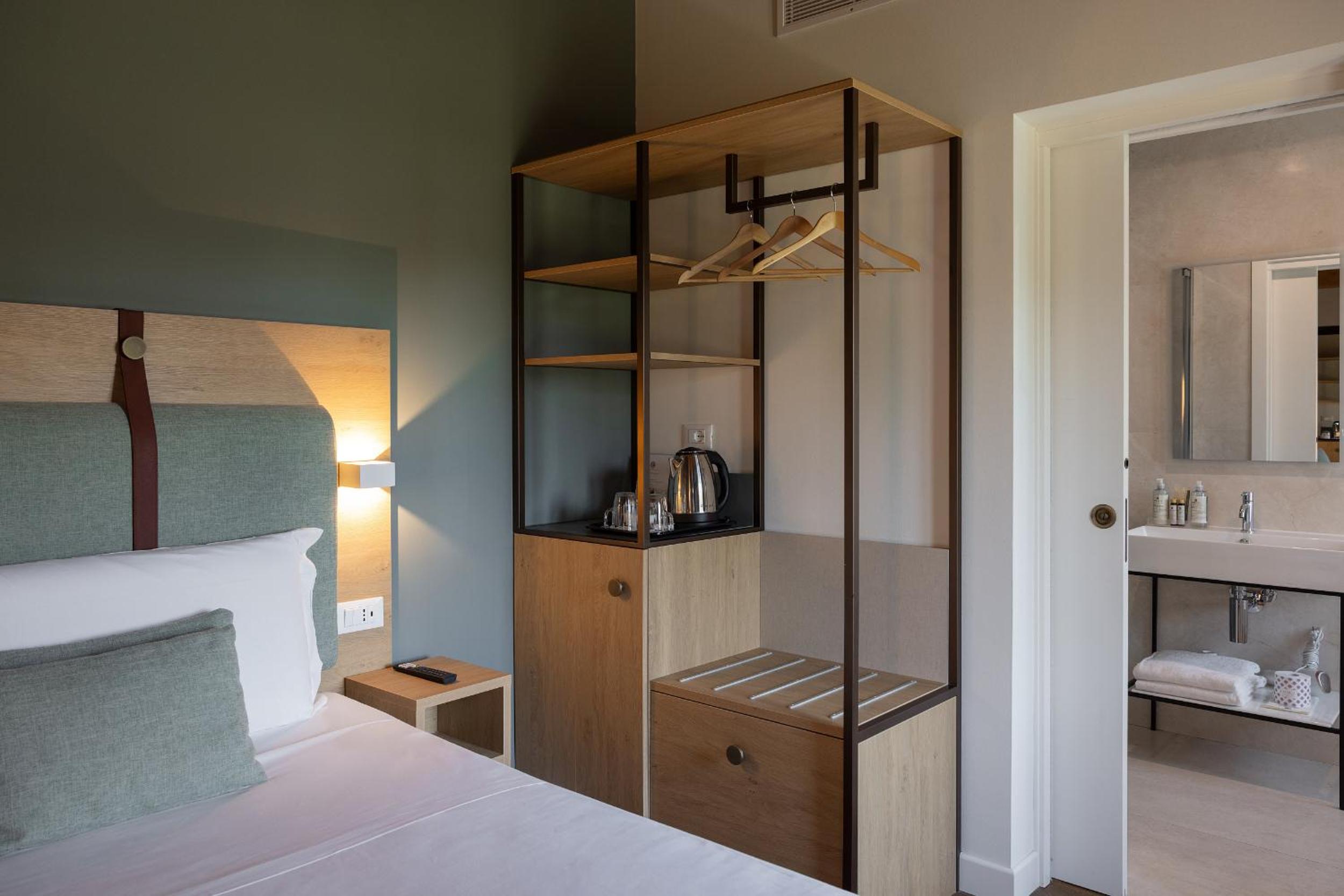 Deluxe King Room, photo 6