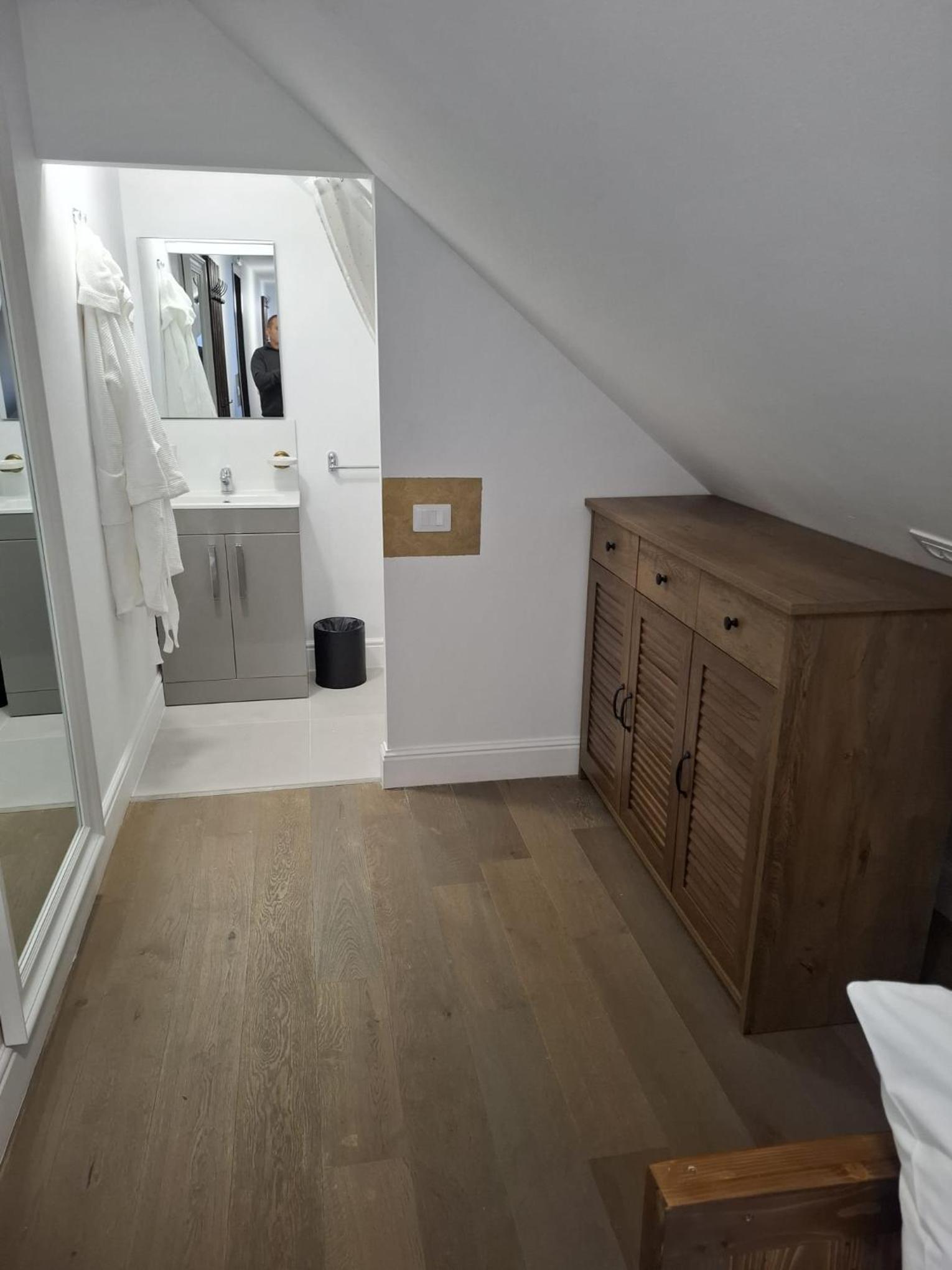 Economy Double Room photo 2