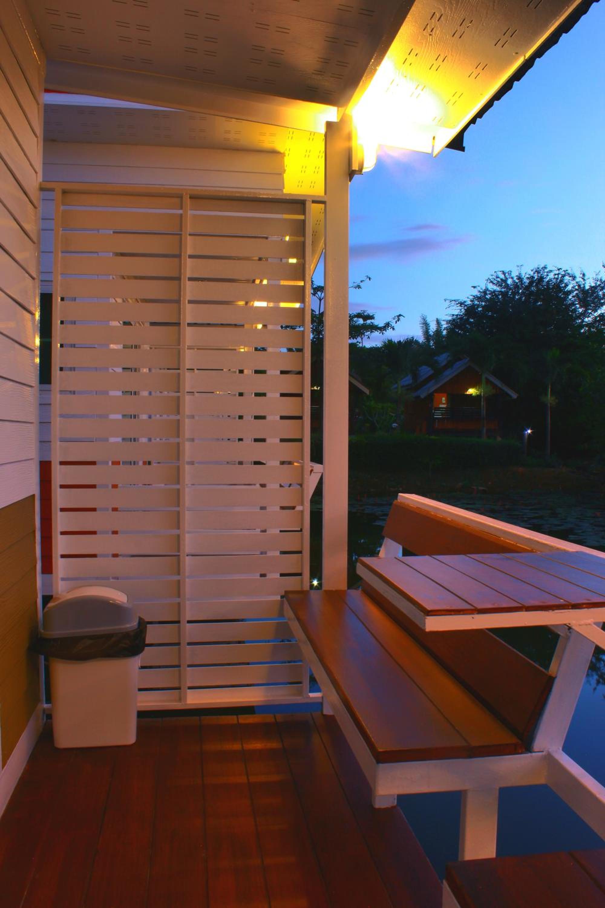 Bungalow with Garden View photo 2