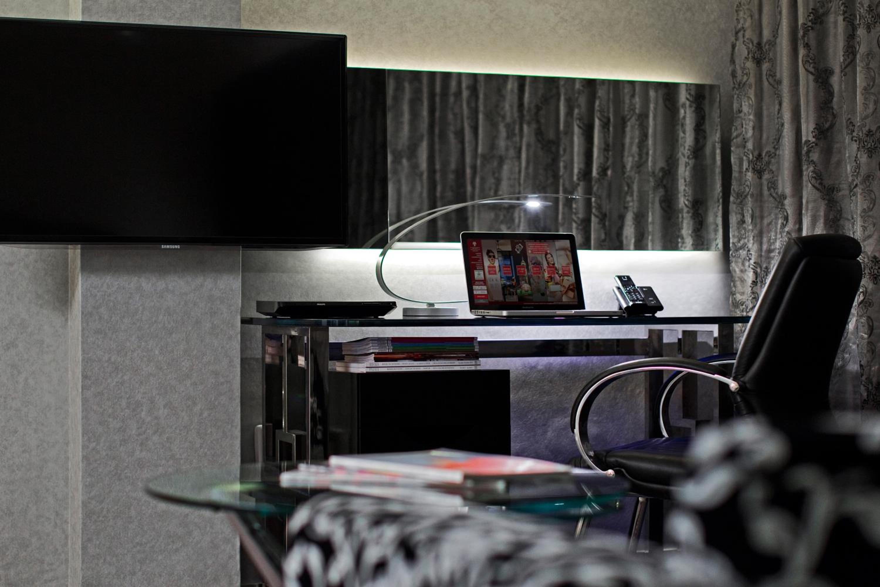Executive Studio thumbnail 5