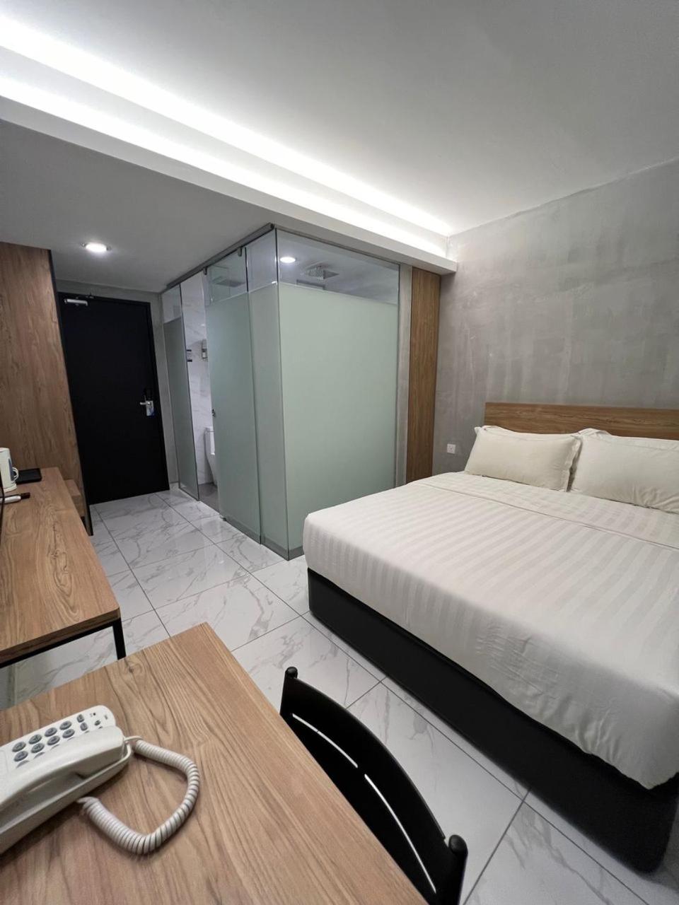 Standard Queen Room - Photo 4