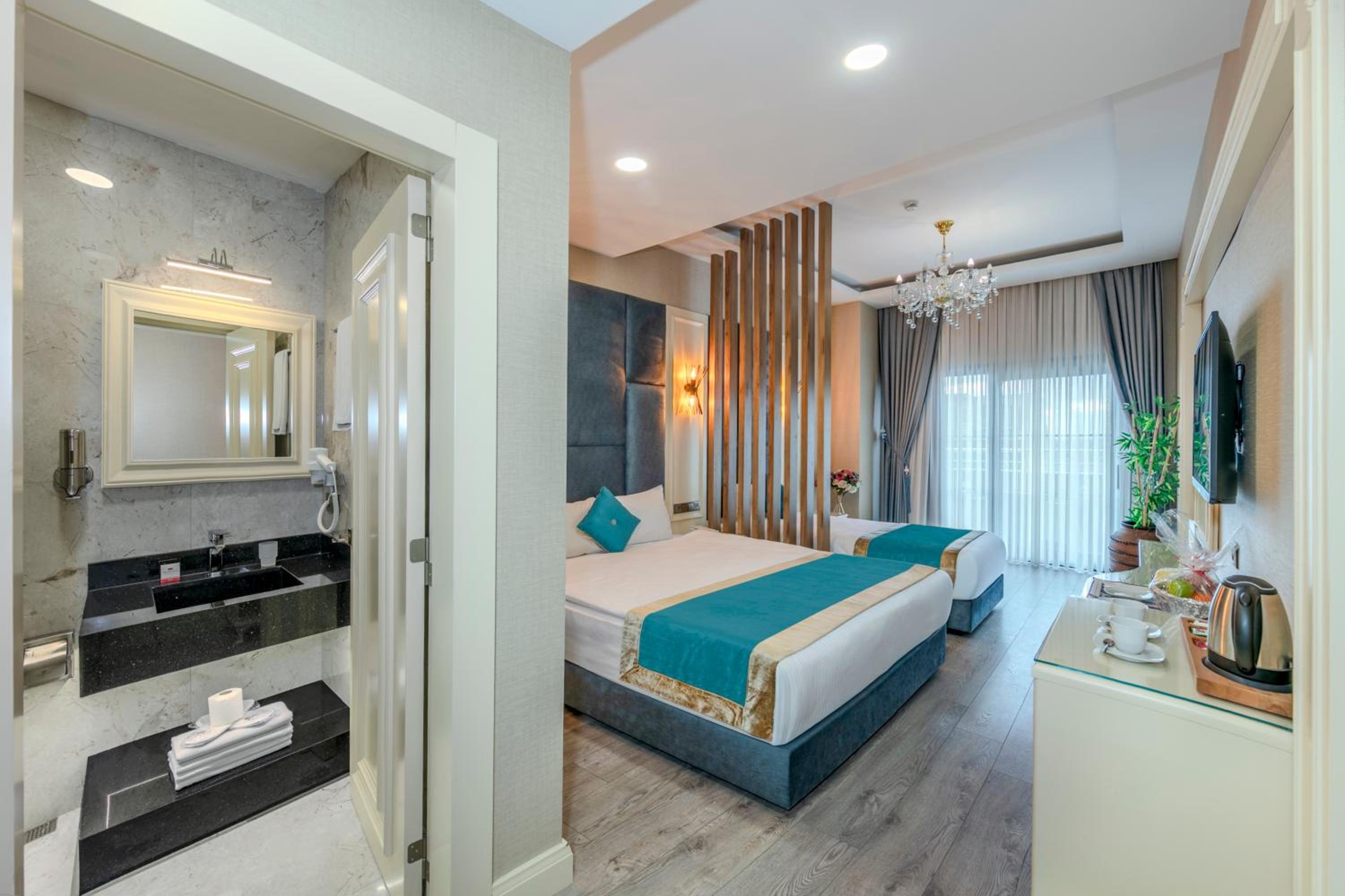 Triple Room with City View