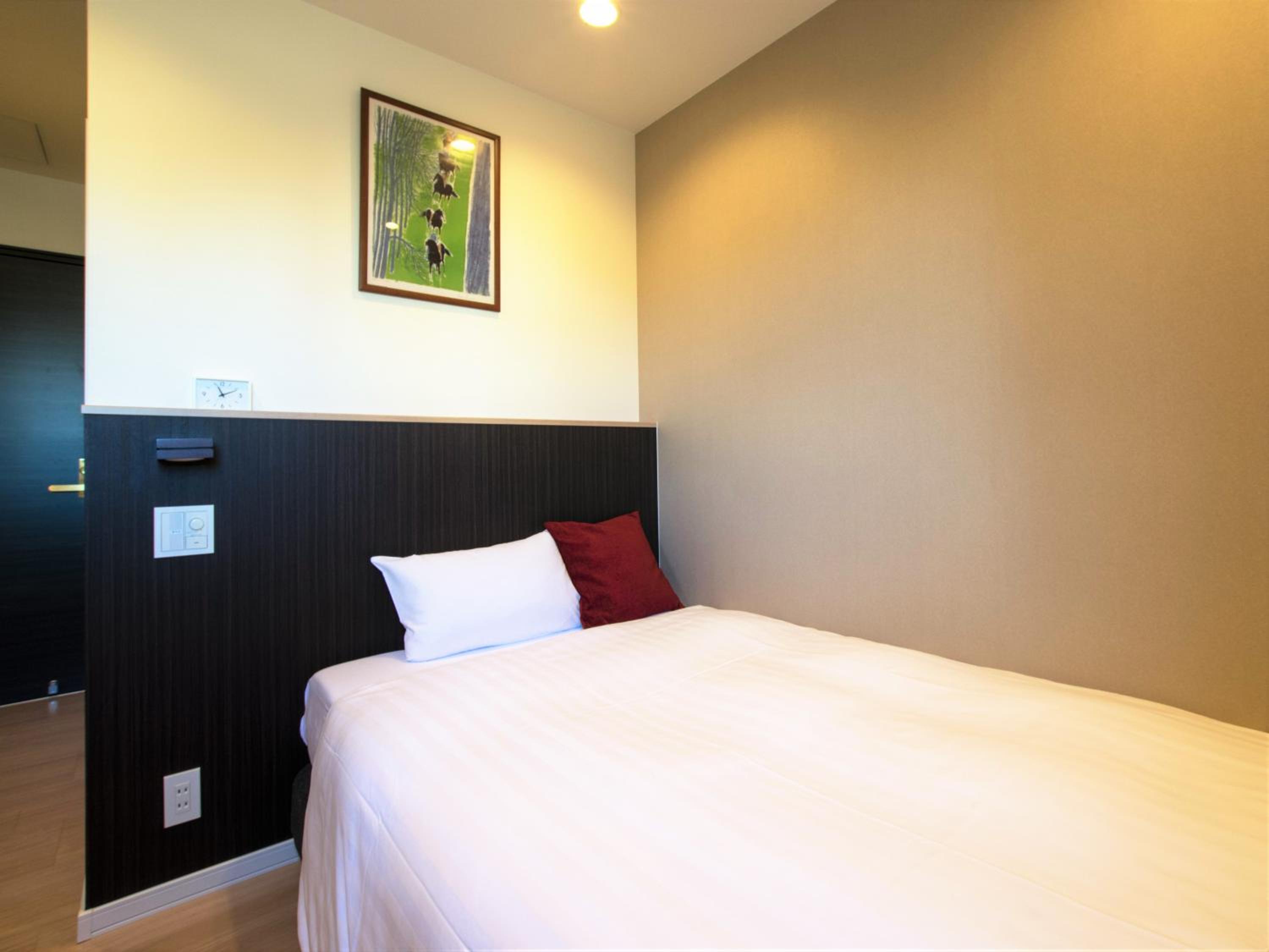 Single Room with Private Bathroom photo 1