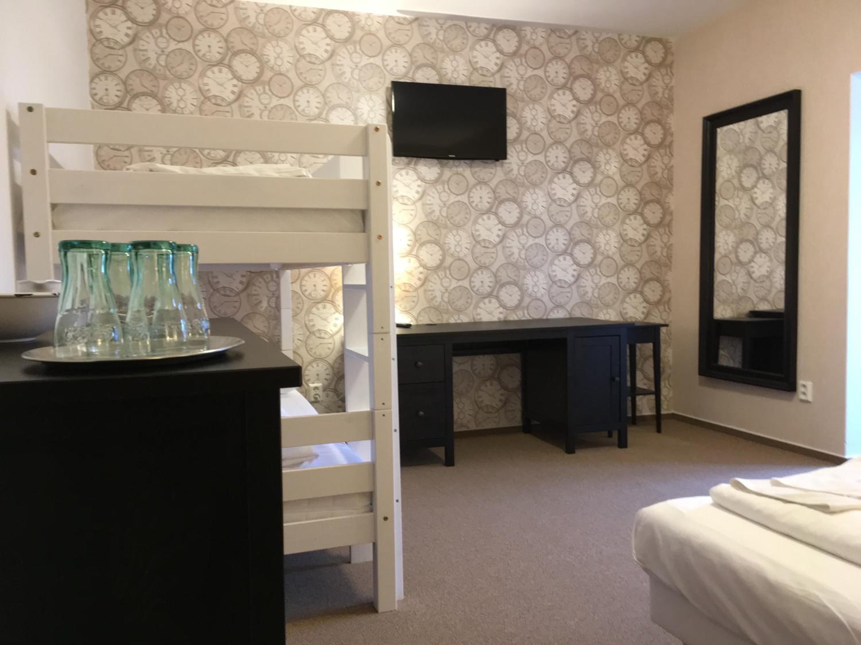 Quadruple Room with Private Bathroom photo 1