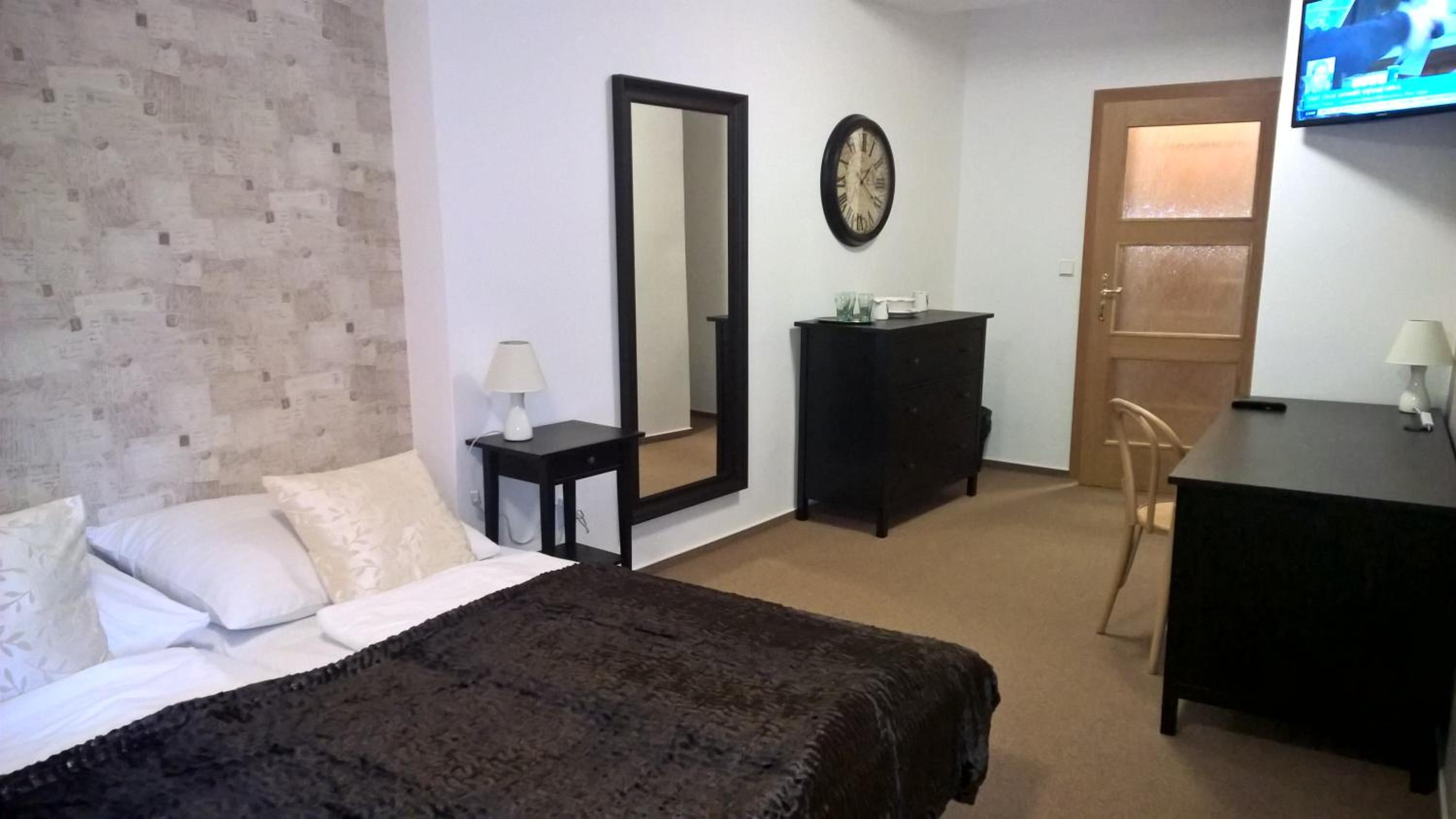 Quadruple Room with Private Bathroom photo 3