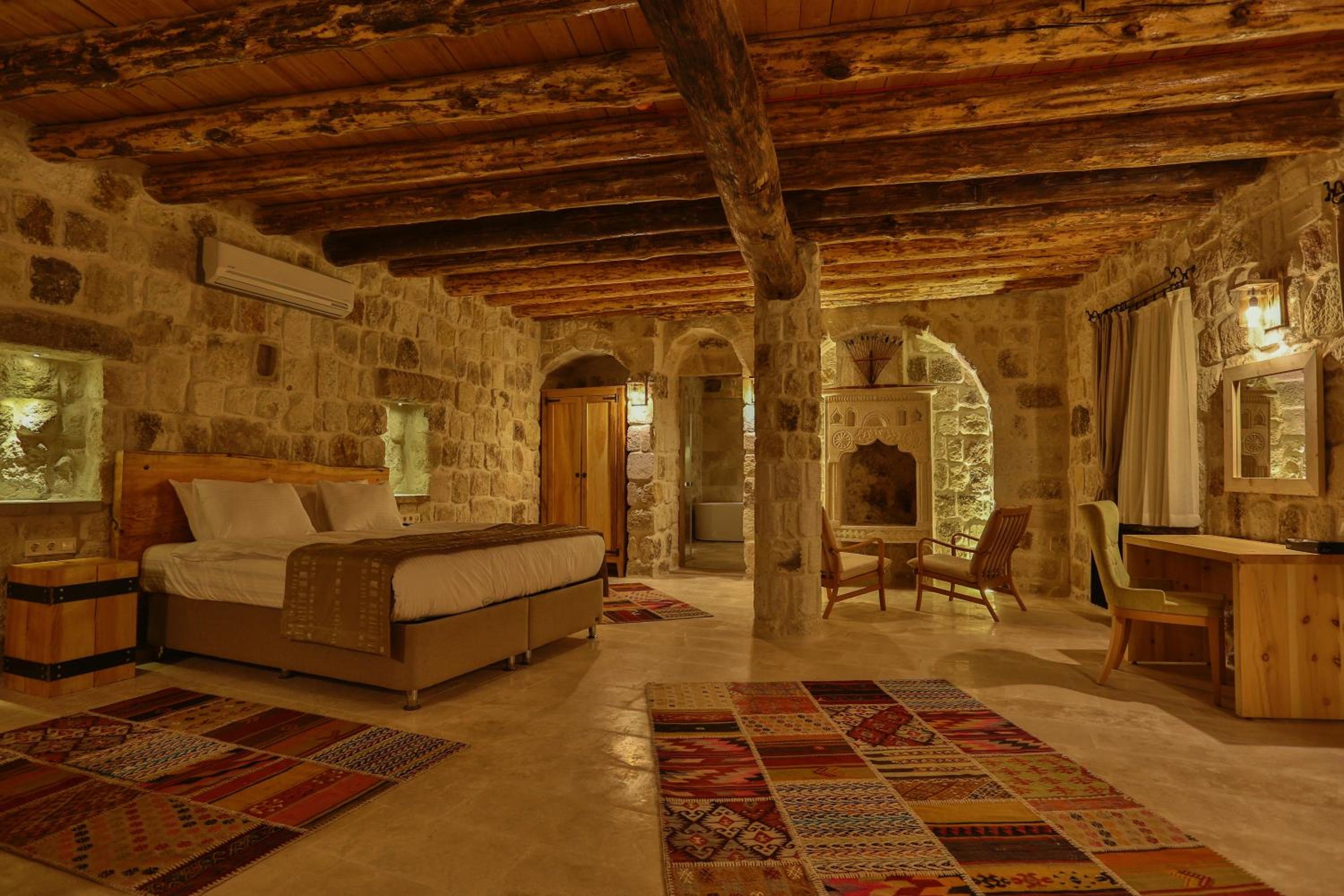 King Suite with Spa Bath photo 1