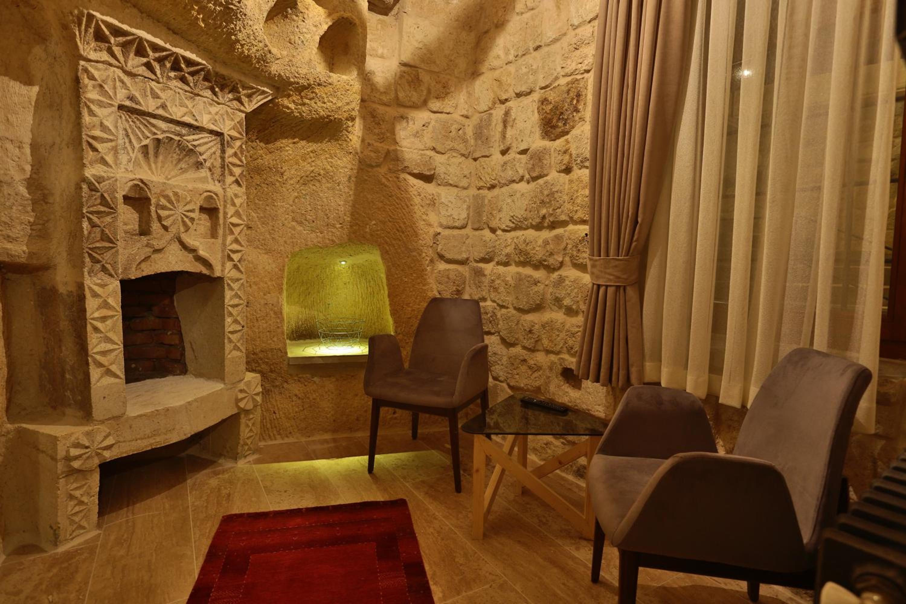 King Suite with Spa Bath photo 3
